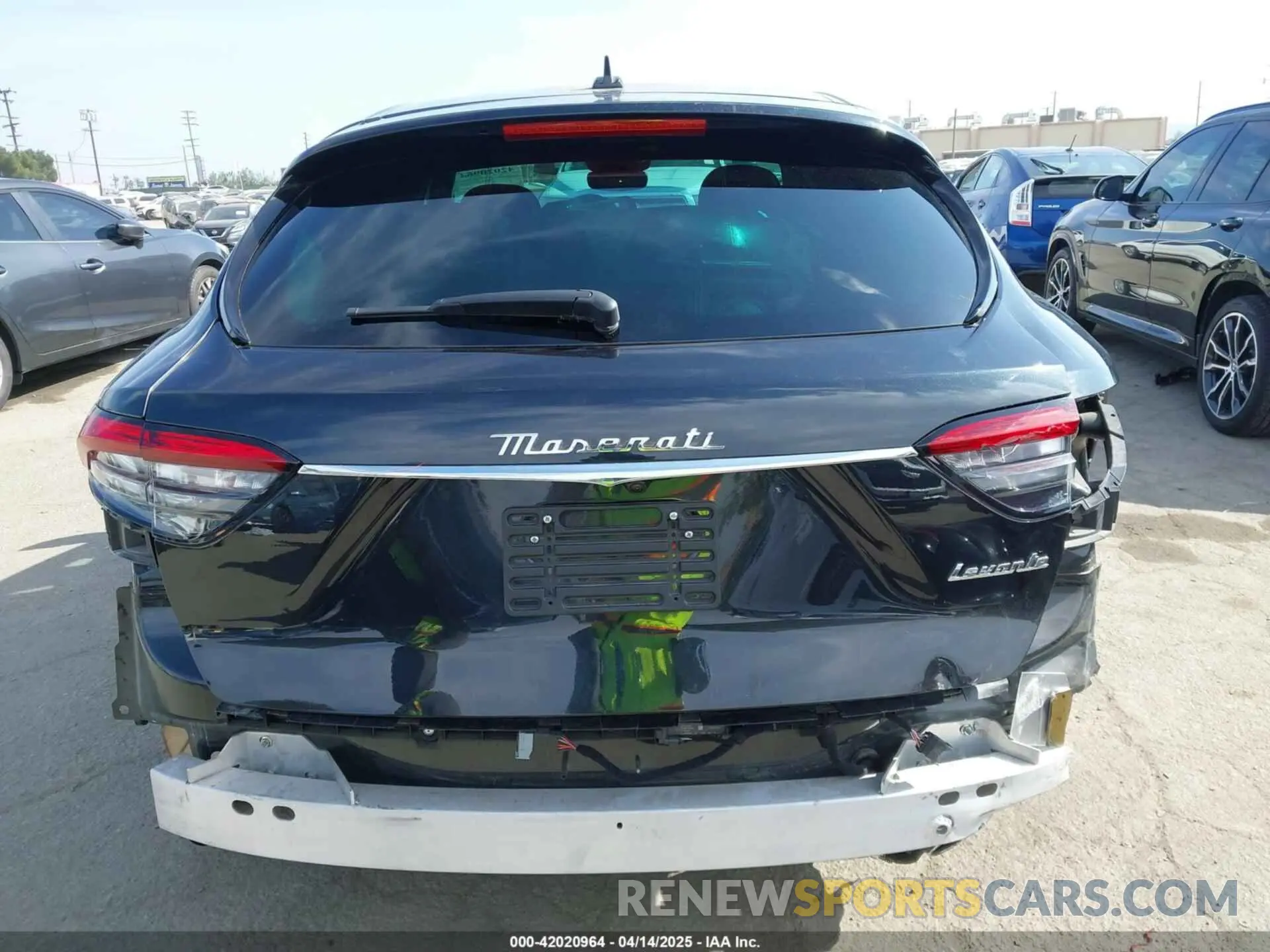 17 Photograph of a damaged car ZN661XUA0PX439248 MASERATI LEVANTE 2023
