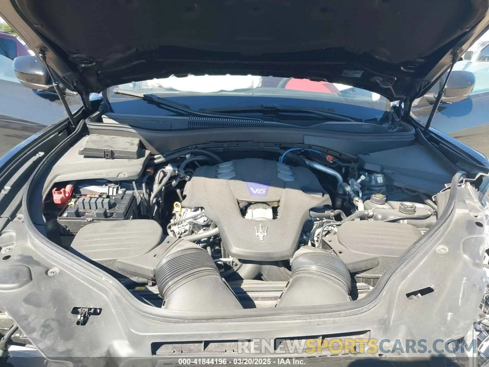 10 Photograph of a damaged car ZN661YUM3PX429958 MASERATI LEVANTE 2023