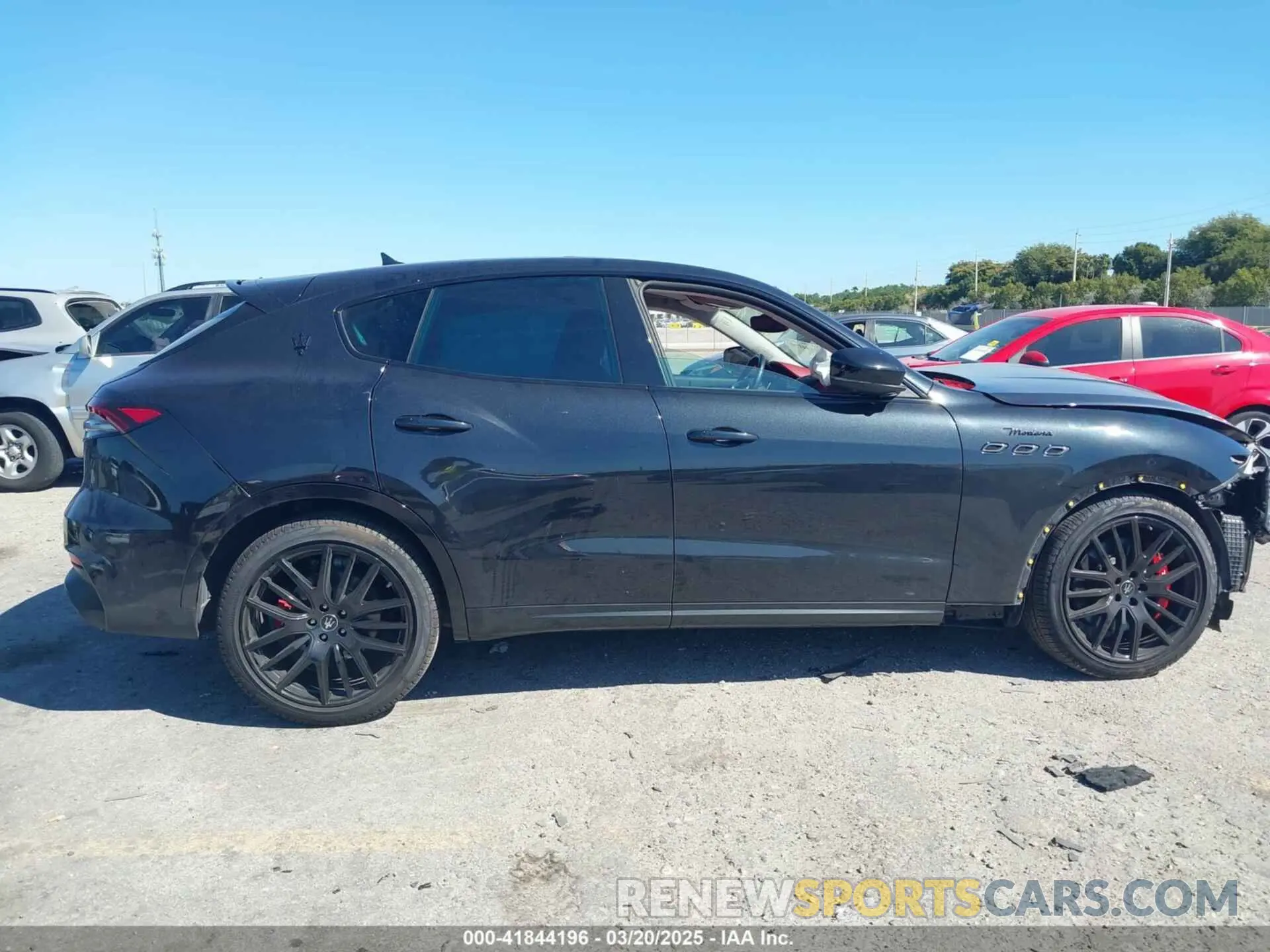 14 Photograph of a damaged car ZN661YUM3PX429958 MASERATI LEVANTE 2023