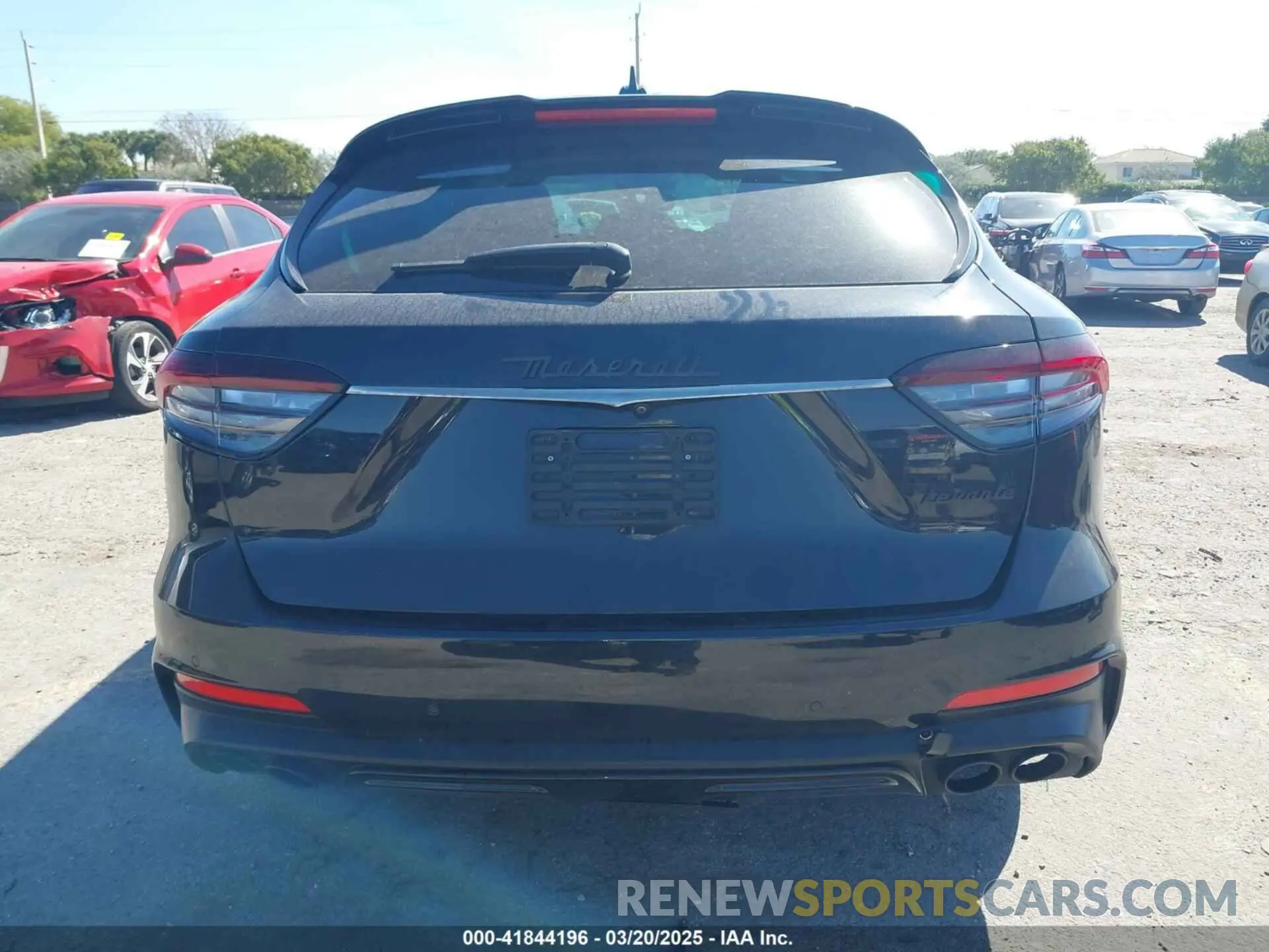 17 Photograph of a damaged car ZN661YUM3PX429958 MASERATI LEVANTE 2023