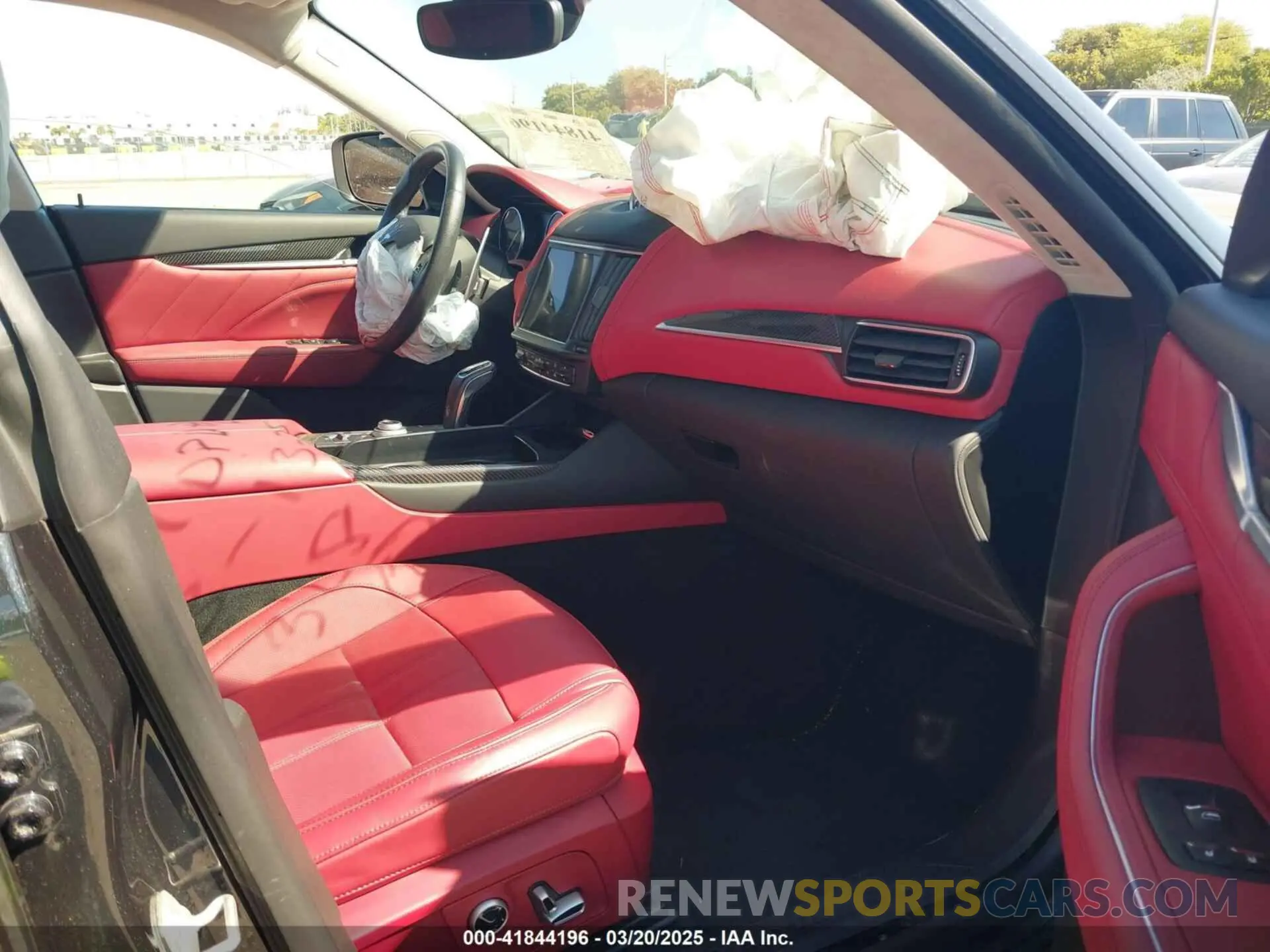 5 Photograph of a damaged car ZN661YUM3PX429958 MASERATI LEVANTE 2023