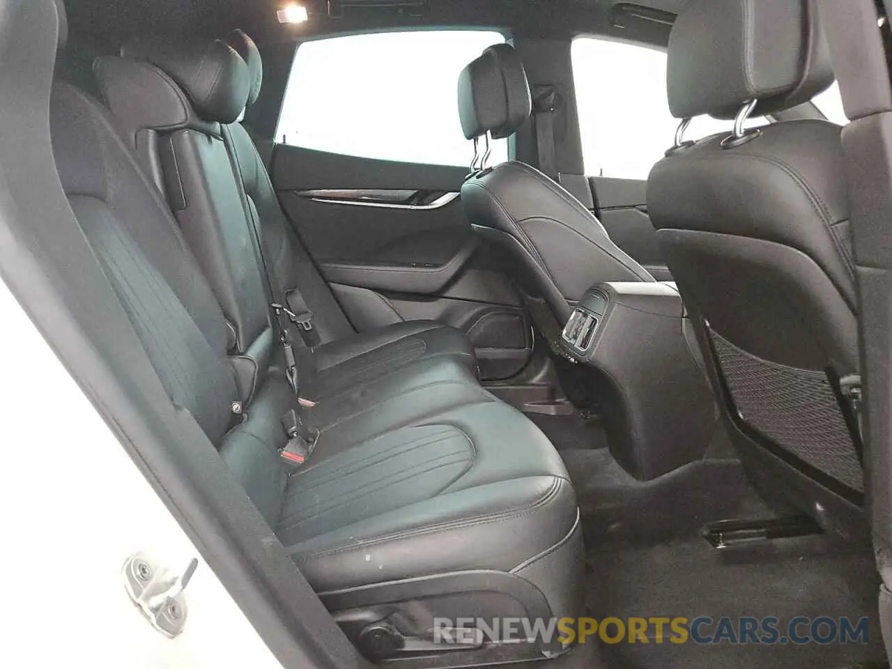 11 Photograph of a damaged car ZN661XUAXNX389214 MASERATI LEVANTE BA 2022
