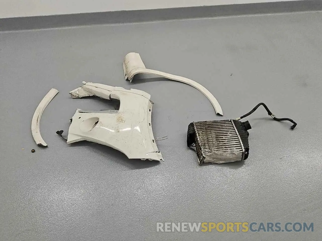 13 Photograph of a damaged car ZN661XUAXNX389214 MASERATI LEVANTE BA 2022