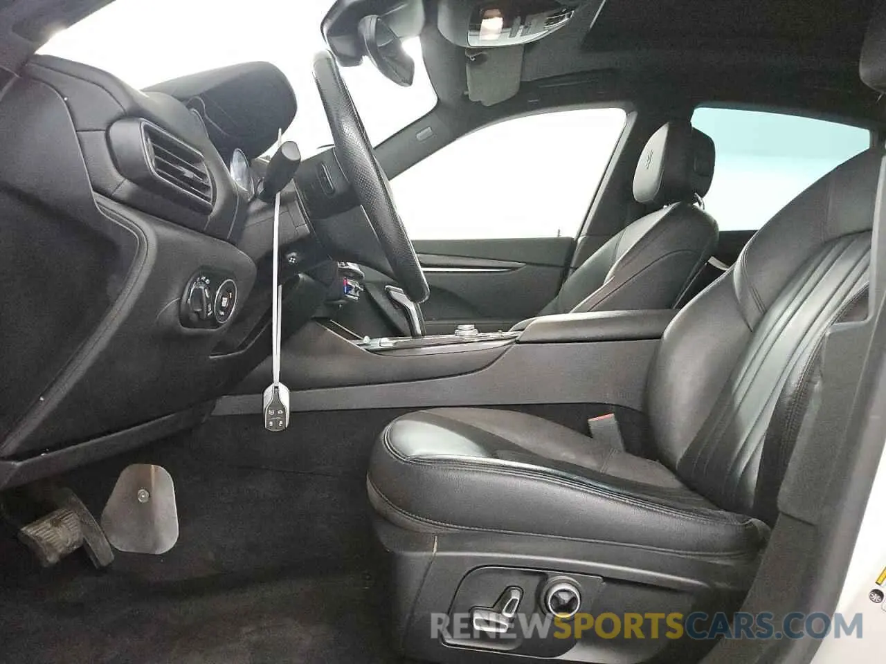 7 Photograph of a damaged car ZN661XUAXNX389214 MASERATI LEVANTE BA 2022