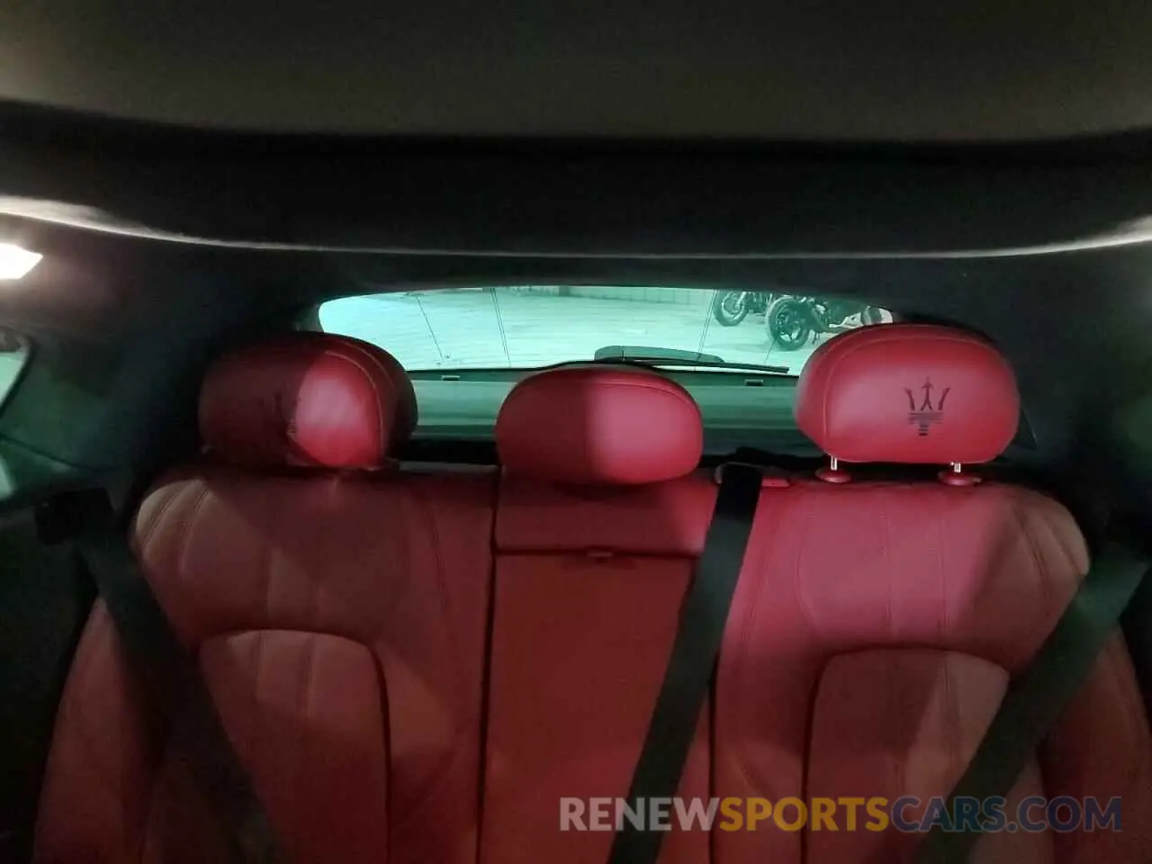 10 Photograph of a damaged car ZN661YUM1NX400441 MASERATI LEVANTE MO 2022