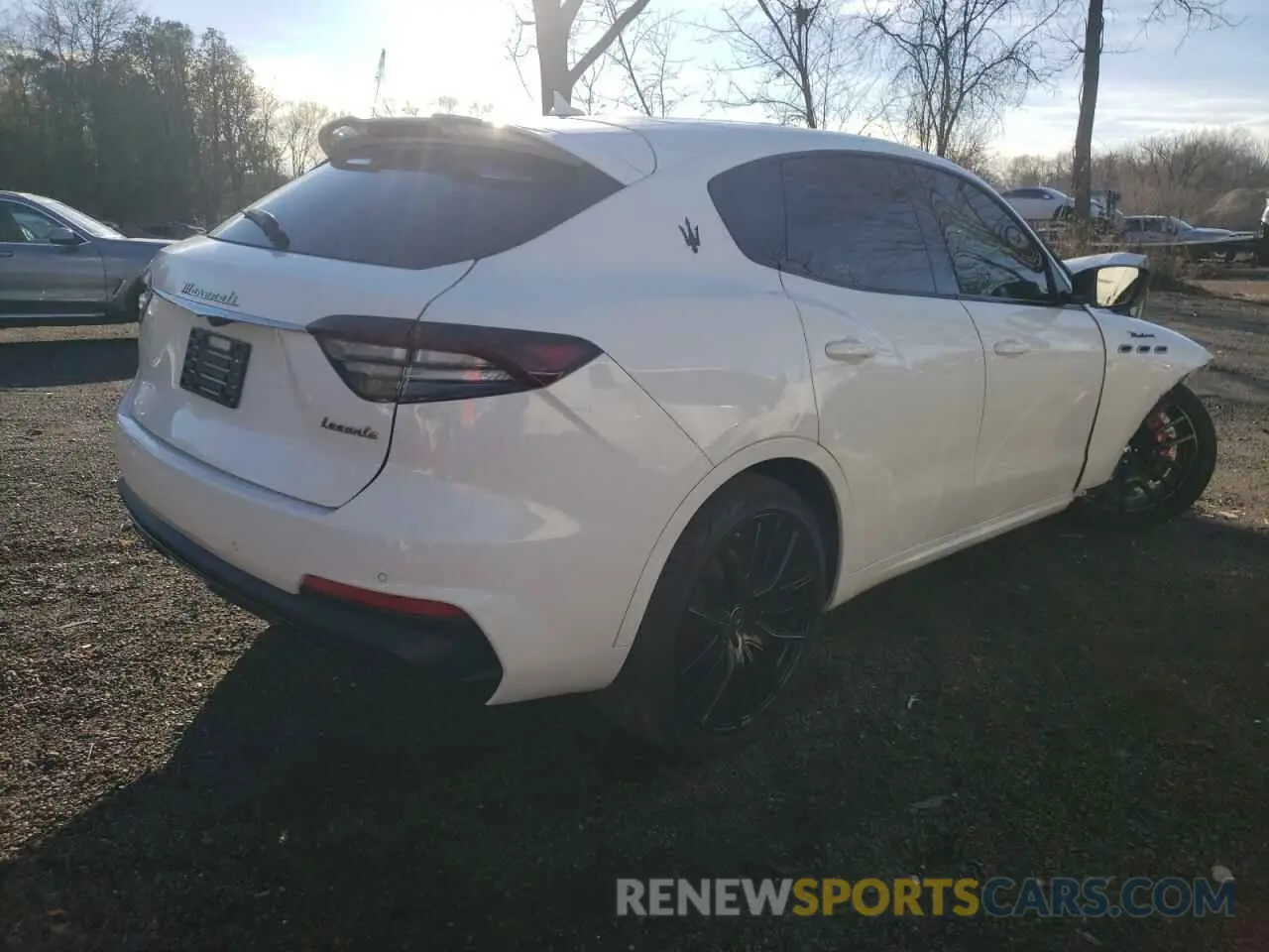3 Photograph of a damaged car ZN661YUM8PX429941 MASERATI LEVANTE MO 2023