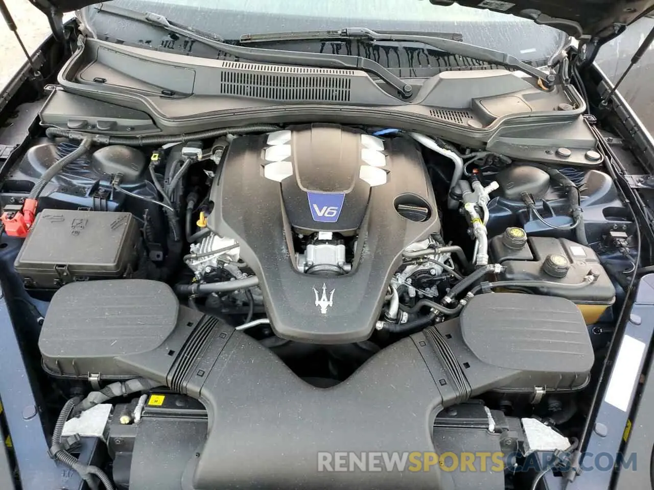 11 Photograph of a damaged car ZAM56YPA2L1351858 MASERATI QUATTROPOR 2020