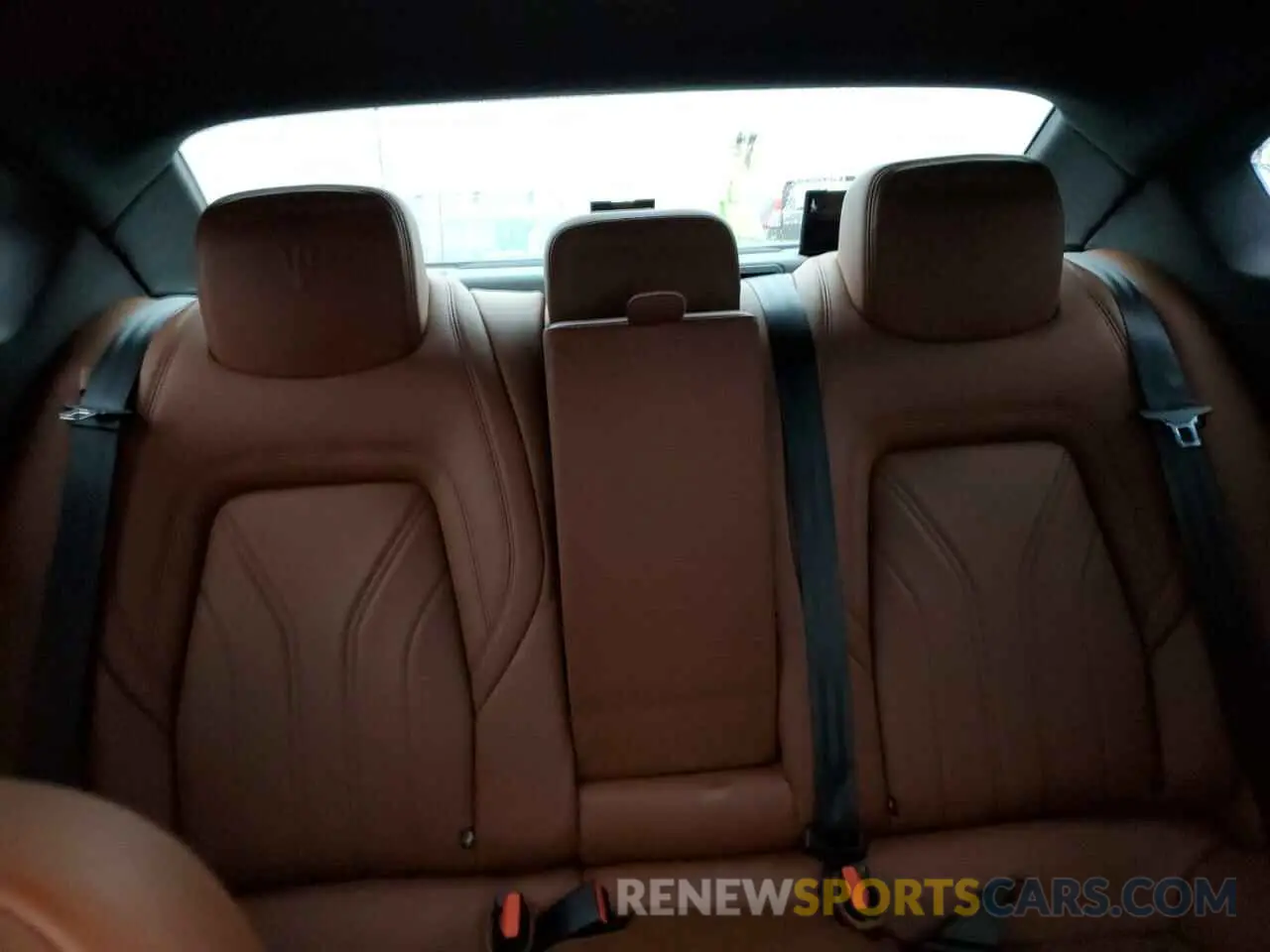 10 Photograph of a damaged car ZAM56XPAXN1391103 MASERATI QUATTROPOR 2022
