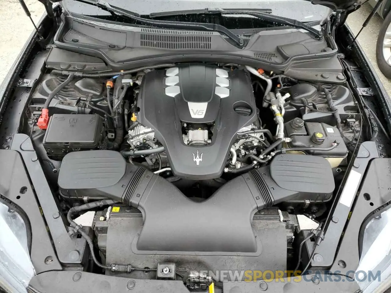 11 Photograph of a damaged car ZAM56XPAXN1391103 MASERATI QUATTROPOR 2022