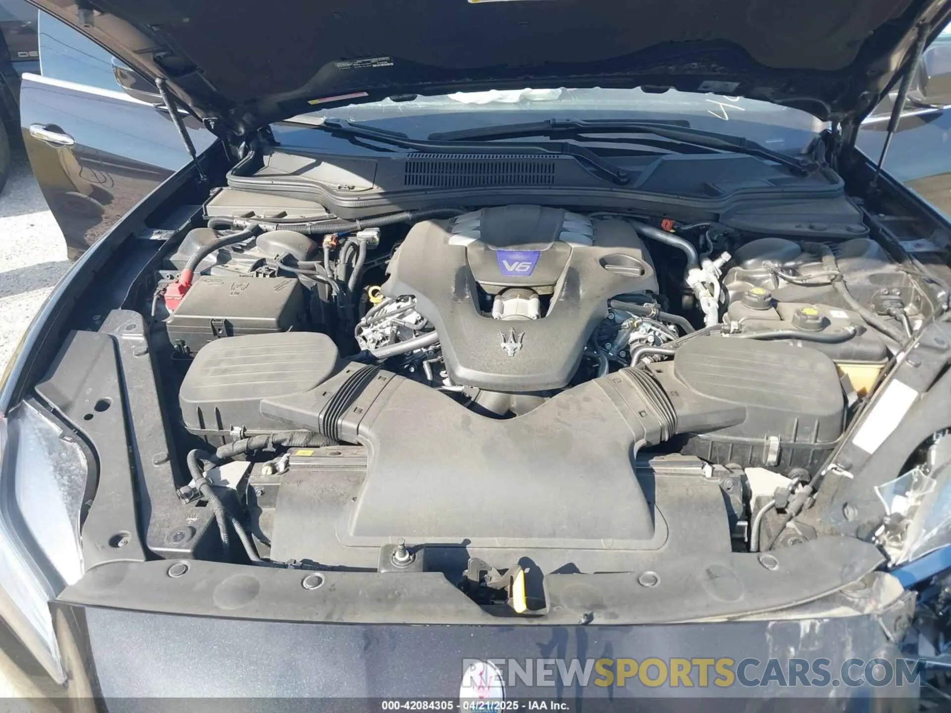 10 Photograph of a damaged car ZAM56YPL8M1373172 MASERATI QUATTROPORTE 2021