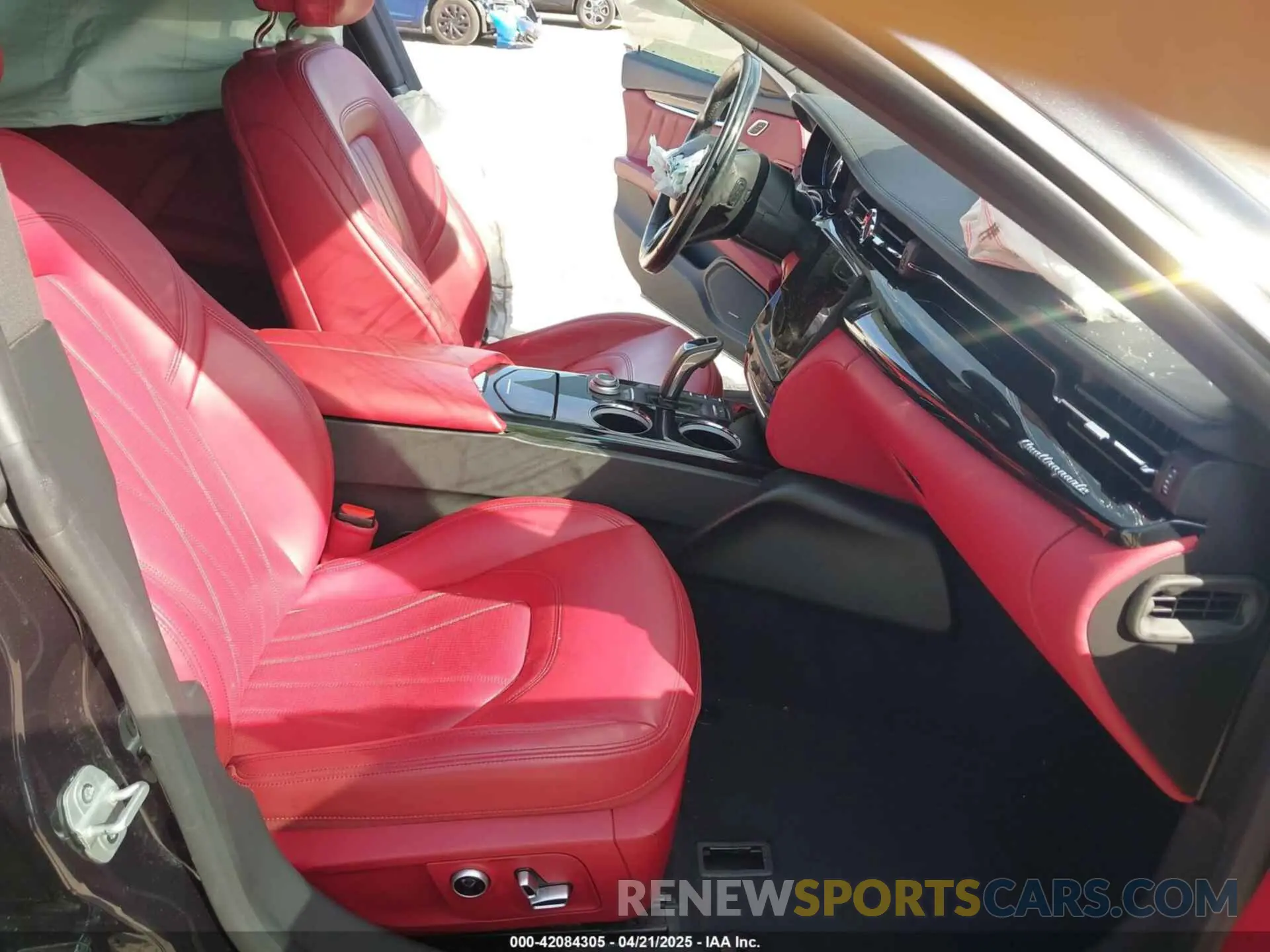 5 Photograph of a damaged car ZAM56YPL8M1373172 MASERATI QUATTROPORTE 2021