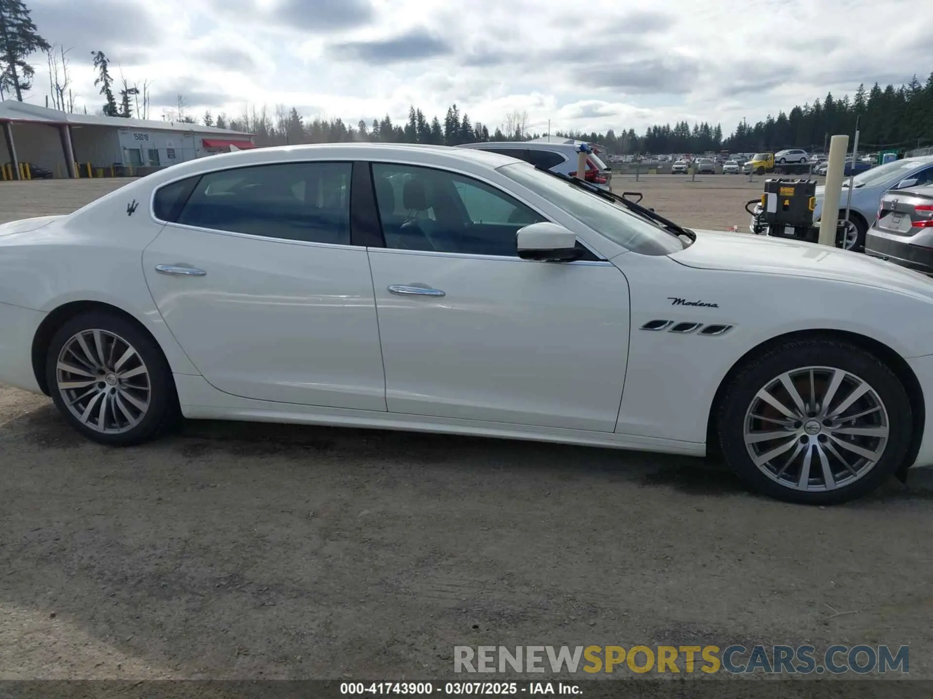 13 Photograph of a damaged car ZAM56YRM2N1388371 MASERATI QUATTROPORTE 2022