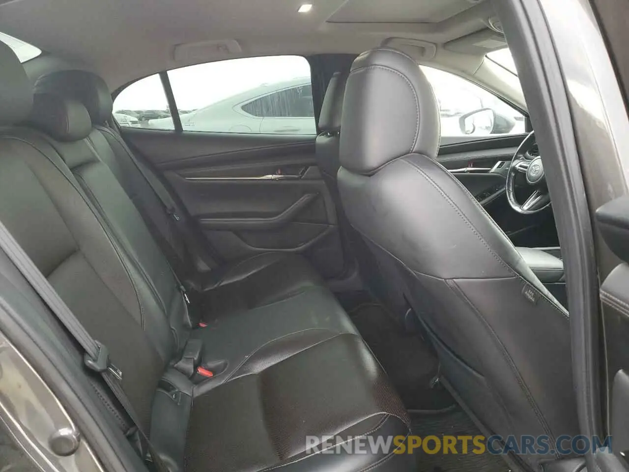 10 Photograph of a damaged car 3MZBPADM8KM103610 MAZDA 3 2019