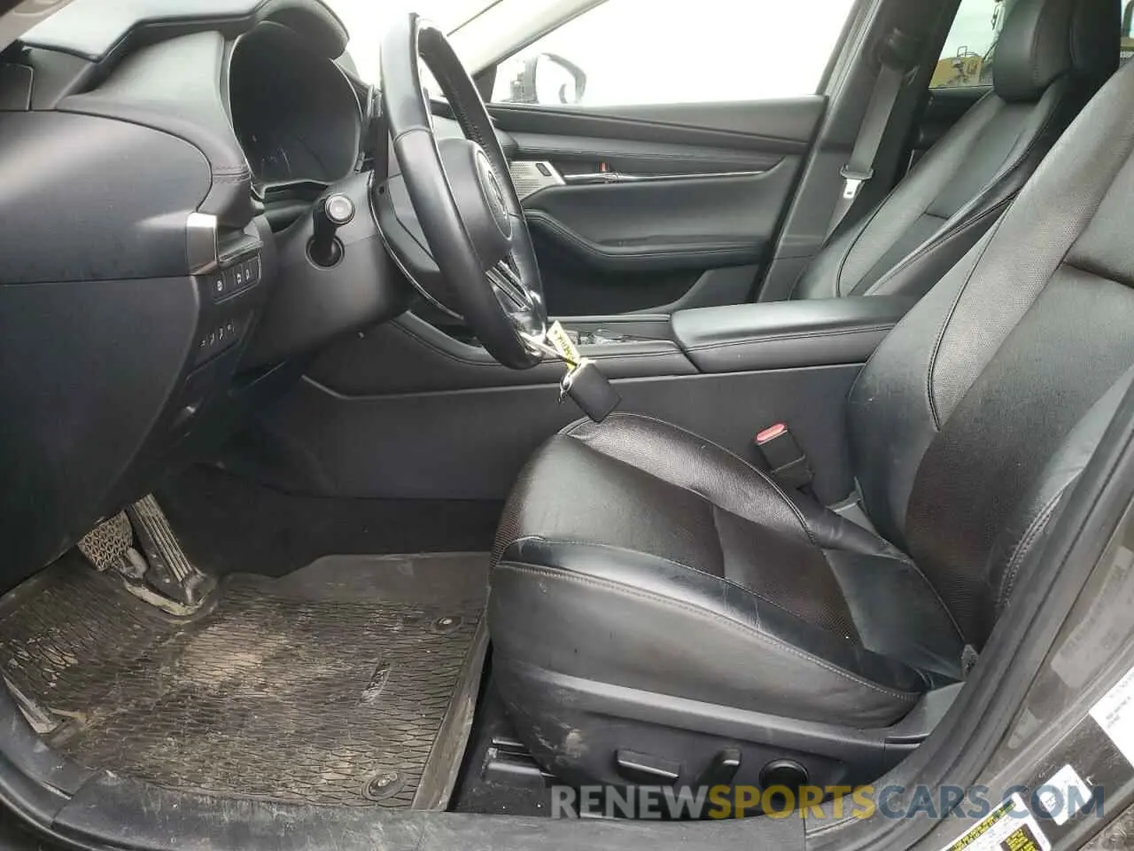 7 Photograph of a damaged car 3MZBPADM8KM103610 MAZDA 3 2019