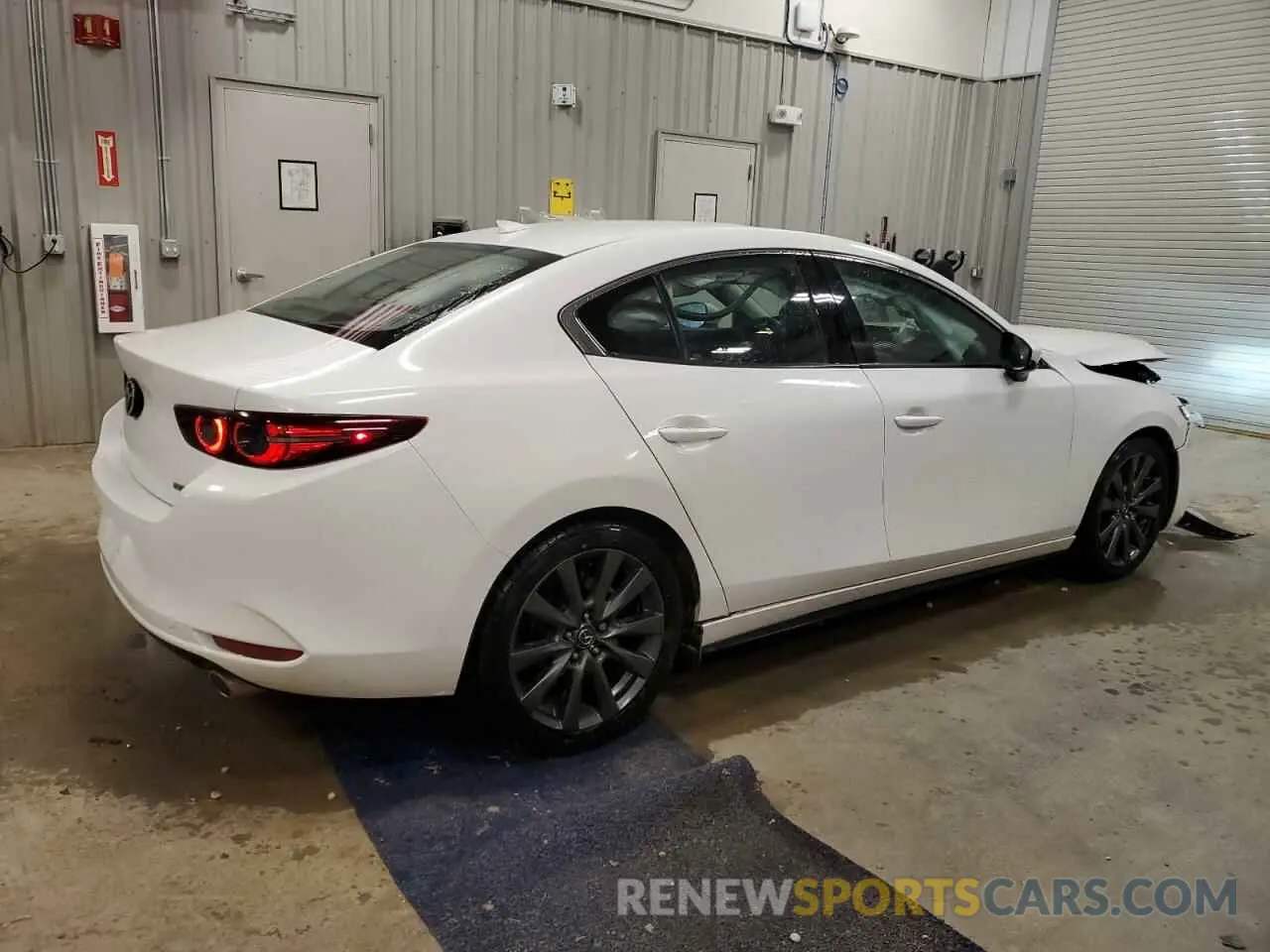 3 Photograph of a damaged car 3MZBPAEM1KM101048 MAZDA 3 2019