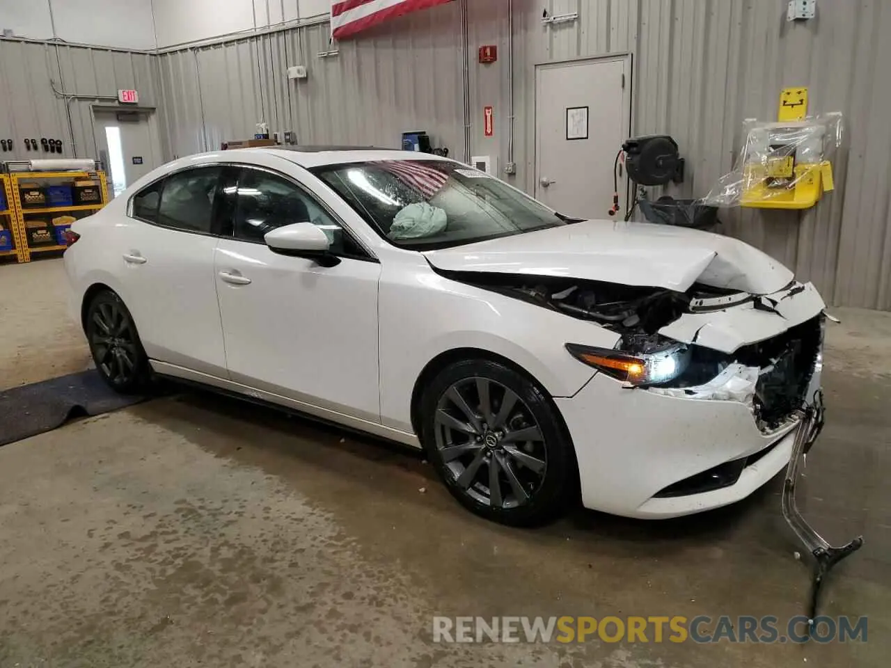 4 Photograph of a damaged car 3MZBPAEM1KM101048 MAZDA 3 2019