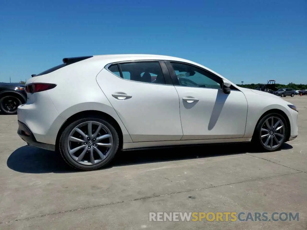 3 Photograph of a damaged car JM1BPAJM3K1131108 MAZDA 3 2019