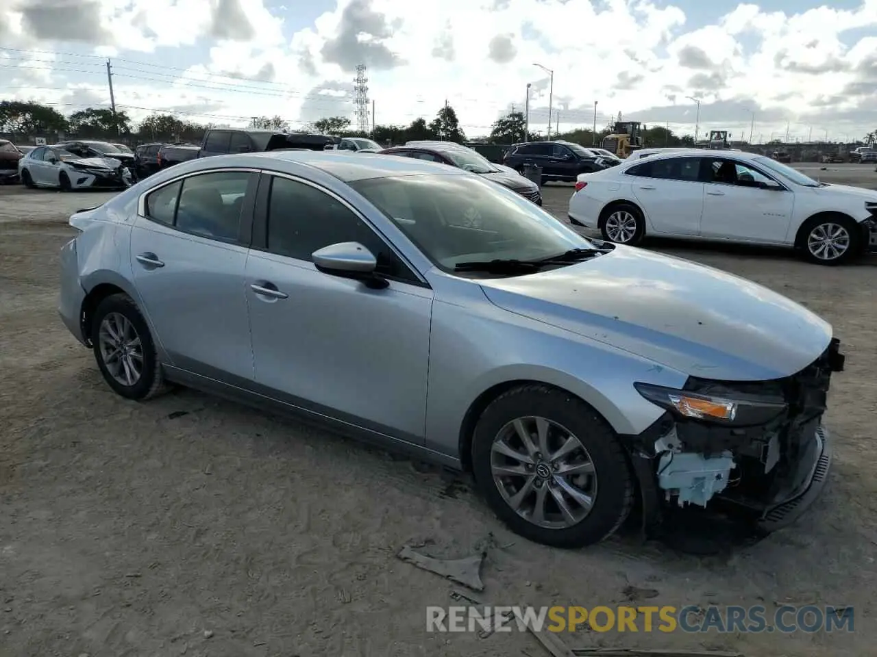 4 Photograph of a damaged car 3MZBPABL7LM134195 MAZDA 3 2020