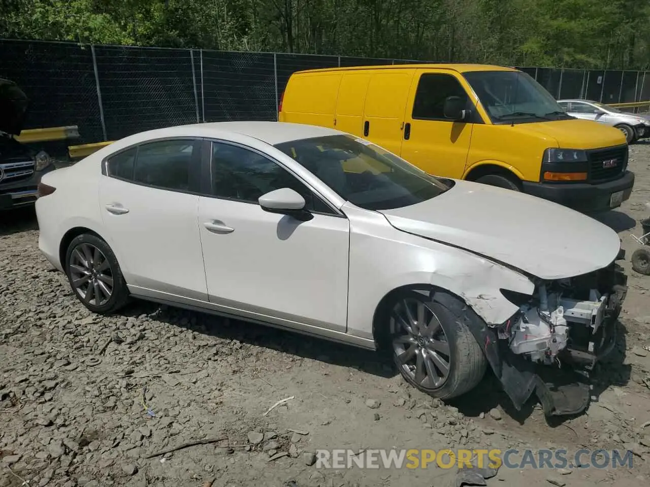 4 Photograph of a damaged car 3MZBPACL6LM132047 MAZDA 3 2020