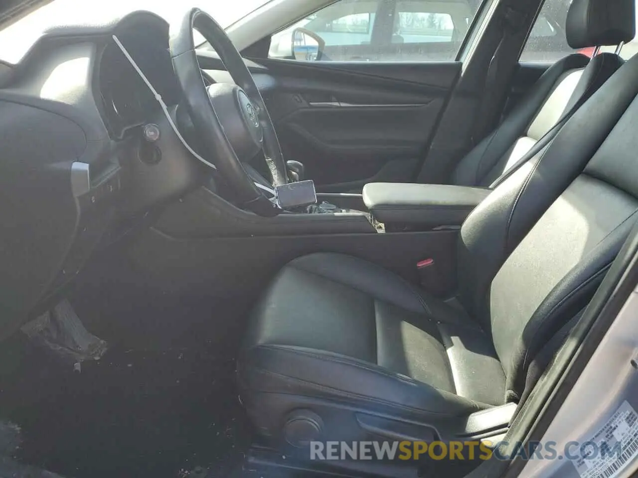7 Photograph of a damaged car 3MZBPACL7LM131912 MAZDA 3 2020