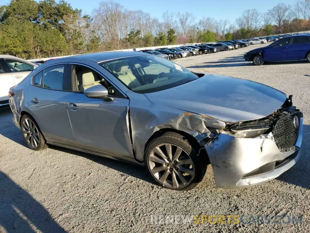 4 Photograph of a damaged car 3MZBPACL8LM135001 MAZDA 3 2020