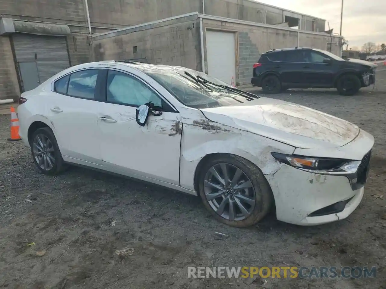 4 Photograph of a damaged car 3MZBPACL3NM309088 MAZDA 3 2022