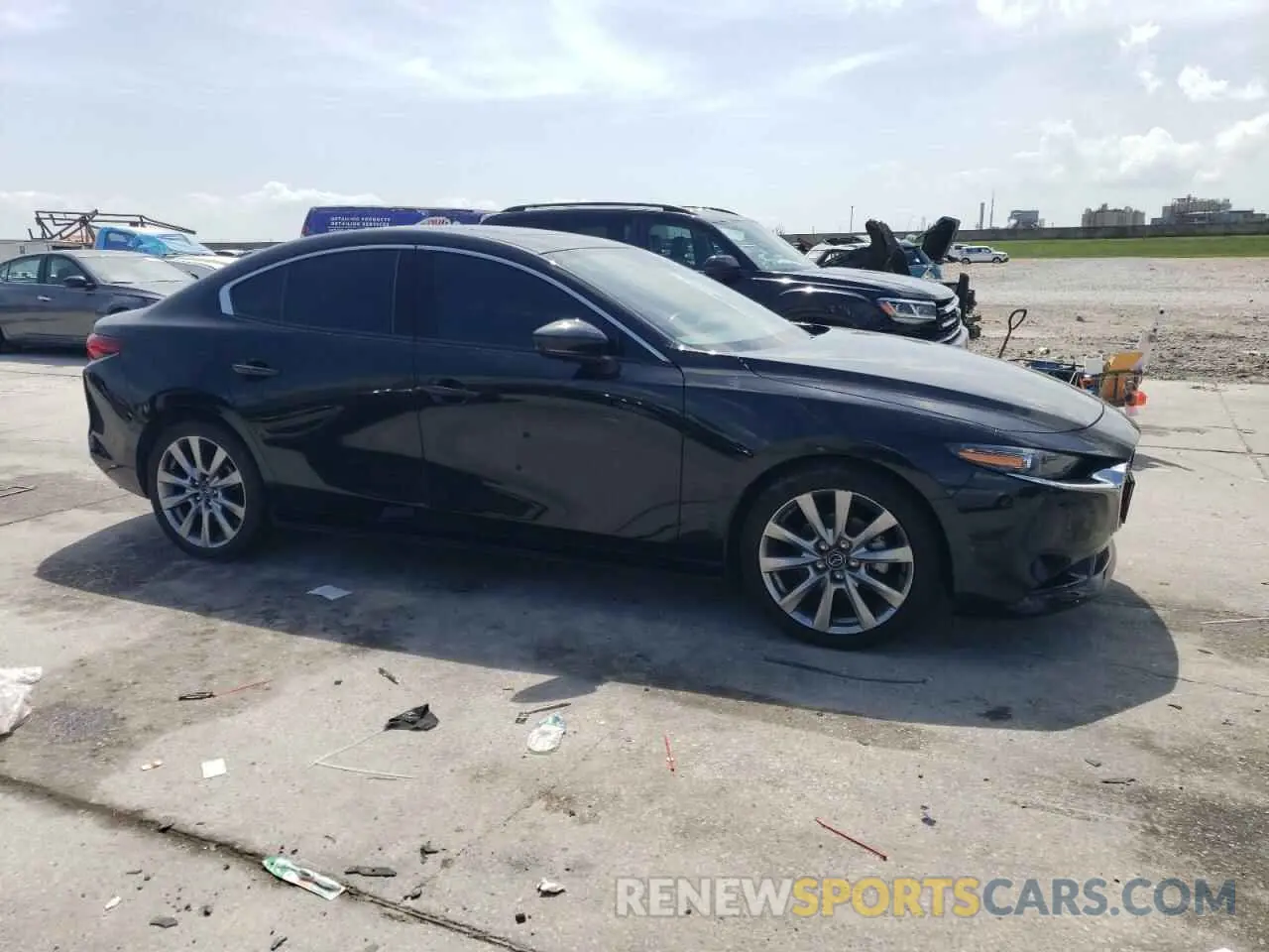4 Photograph of a damaged car 3MZBPBDL1NM319347 MAZDA 3 2022