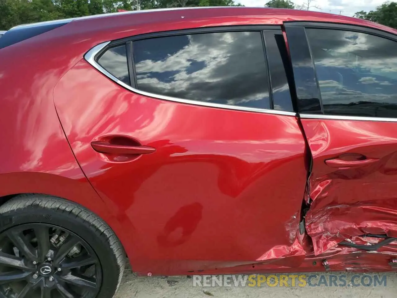 10 Photograph of a damaged car JM1BPAML5N1500803 MAZDA 3 2022