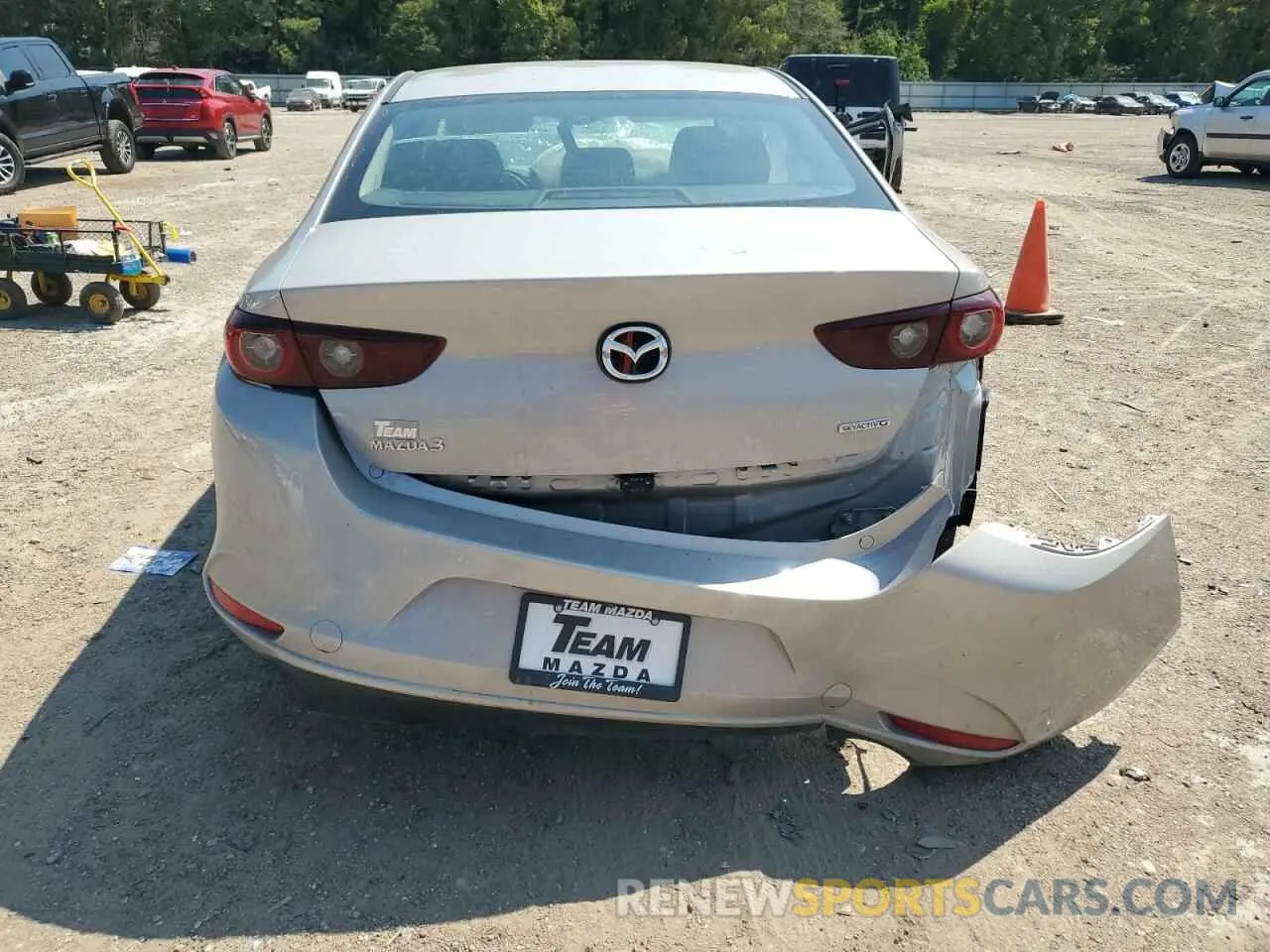 6 Photograph of a damaged car 3MZBPABM2RM422482 MAZDA 3 SELECT S 2024