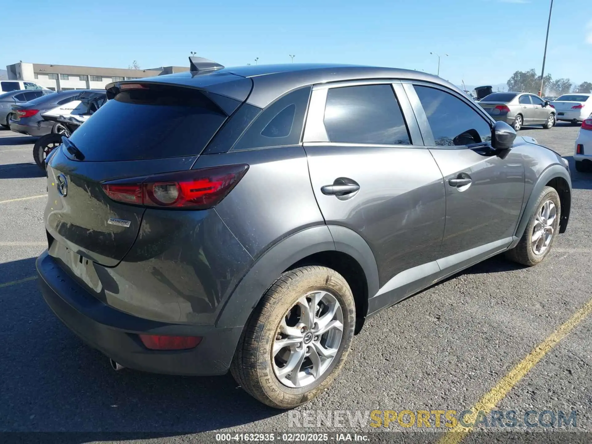 4 Photograph of a damaged car JM1DKDB70K1445493 MAZDA CX-3 2019