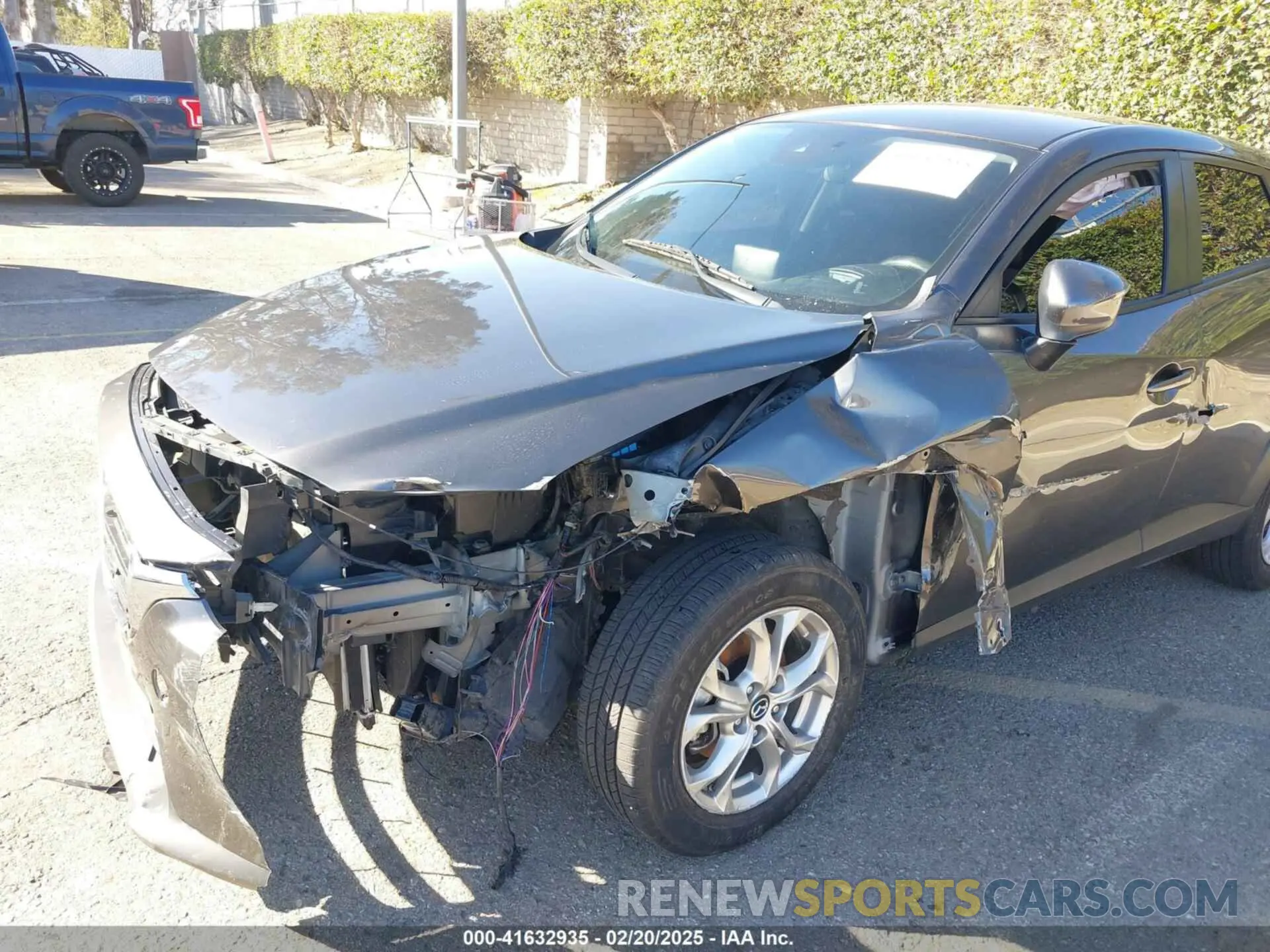 6 Photograph of a damaged car JM1DKDB70K1445493 MAZDA CX-3 2019