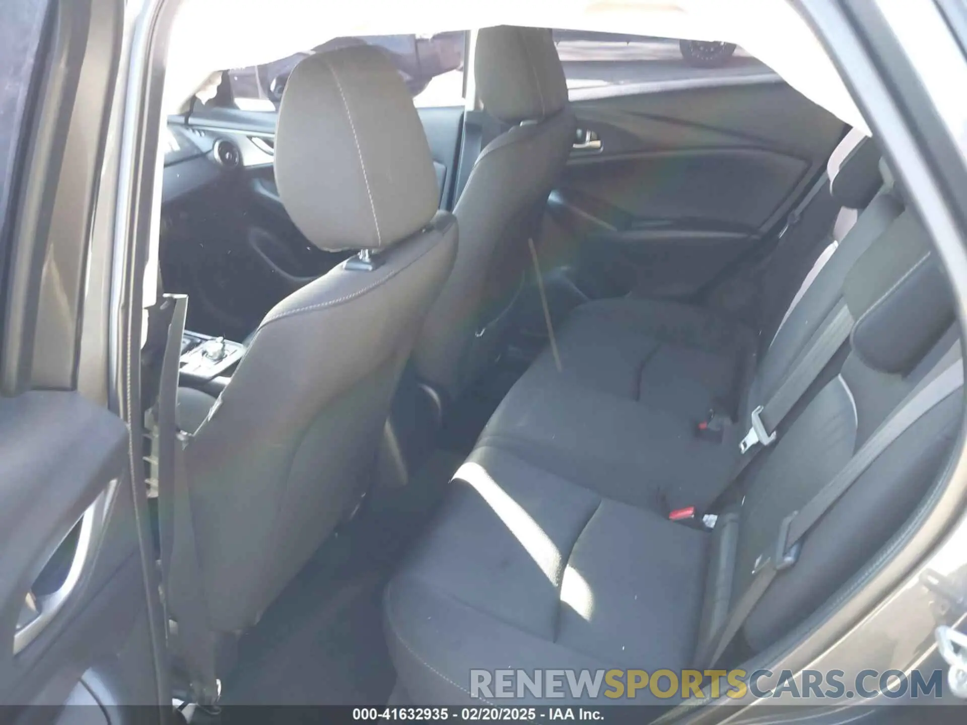 8 Photograph of a damaged car JM1DKDB70K1445493 MAZDA CX-3 2019