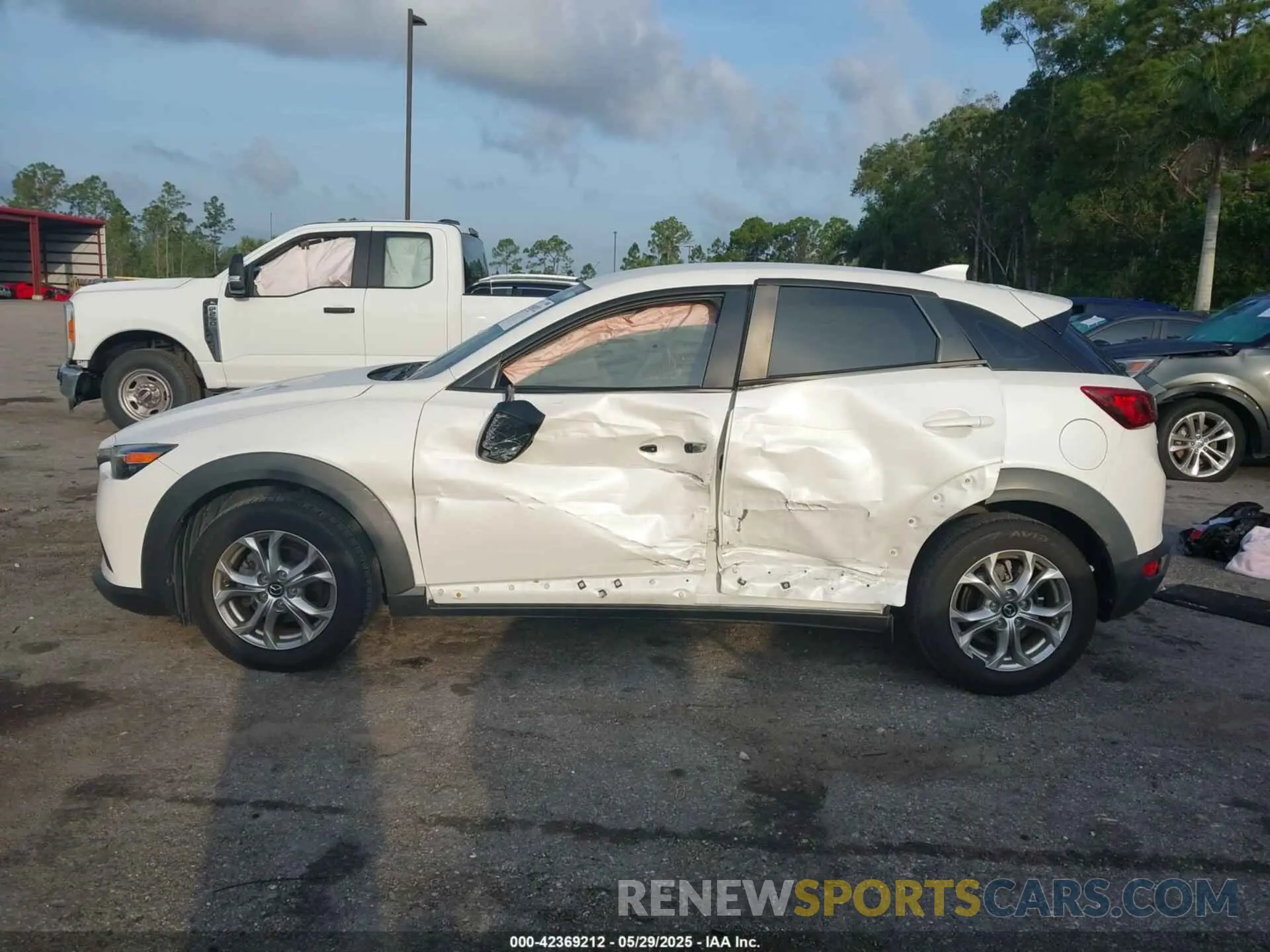 14 Photograph of a damaged car JM1DKDB70K1457899 MAZDA CX-3 2019