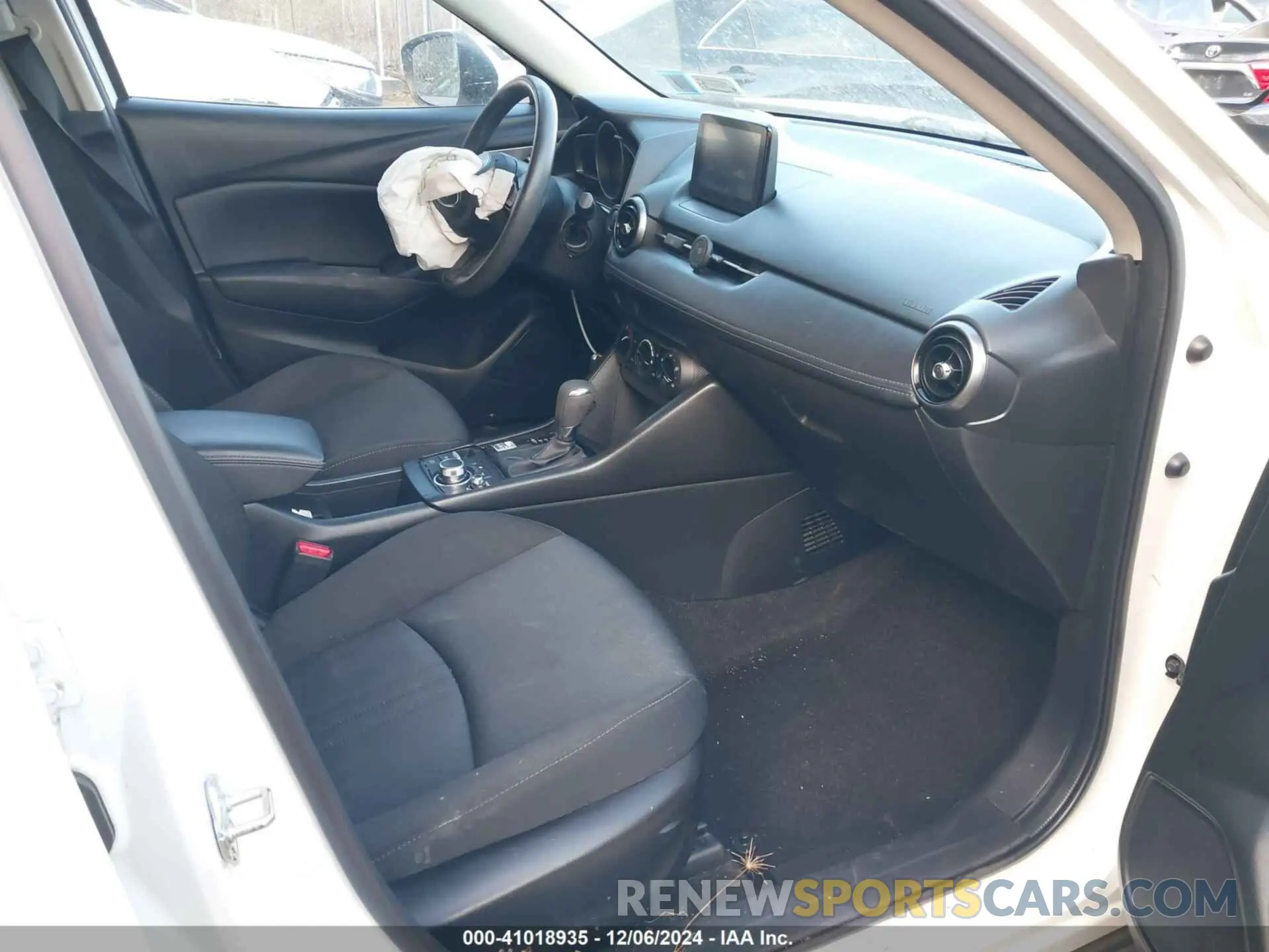 5 Photograph of a damaged car JM1DKDB73K1409779 MAZDA CX-3 2019