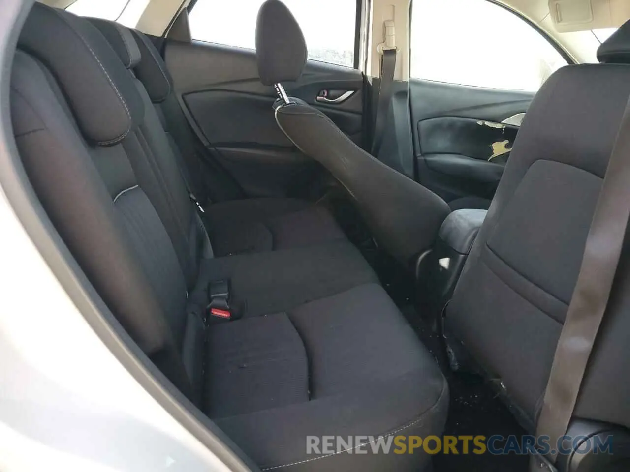 10 Photograph of a damaged car JM1DKDB75K1409489 MAZDA CX-3 2019