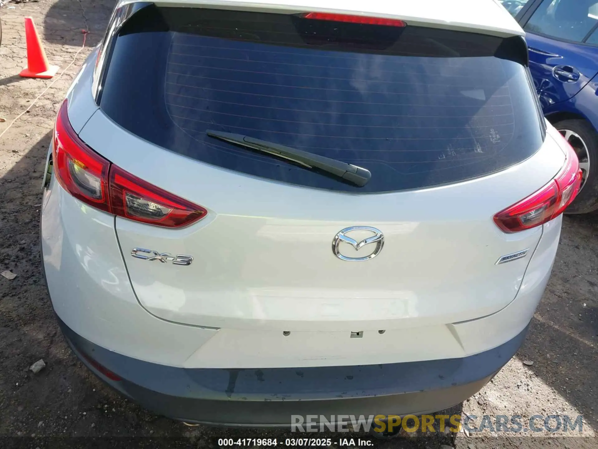 17 Photograph of a damaged car JM1DKDC70K1406403 MAZDA CX-3 2019