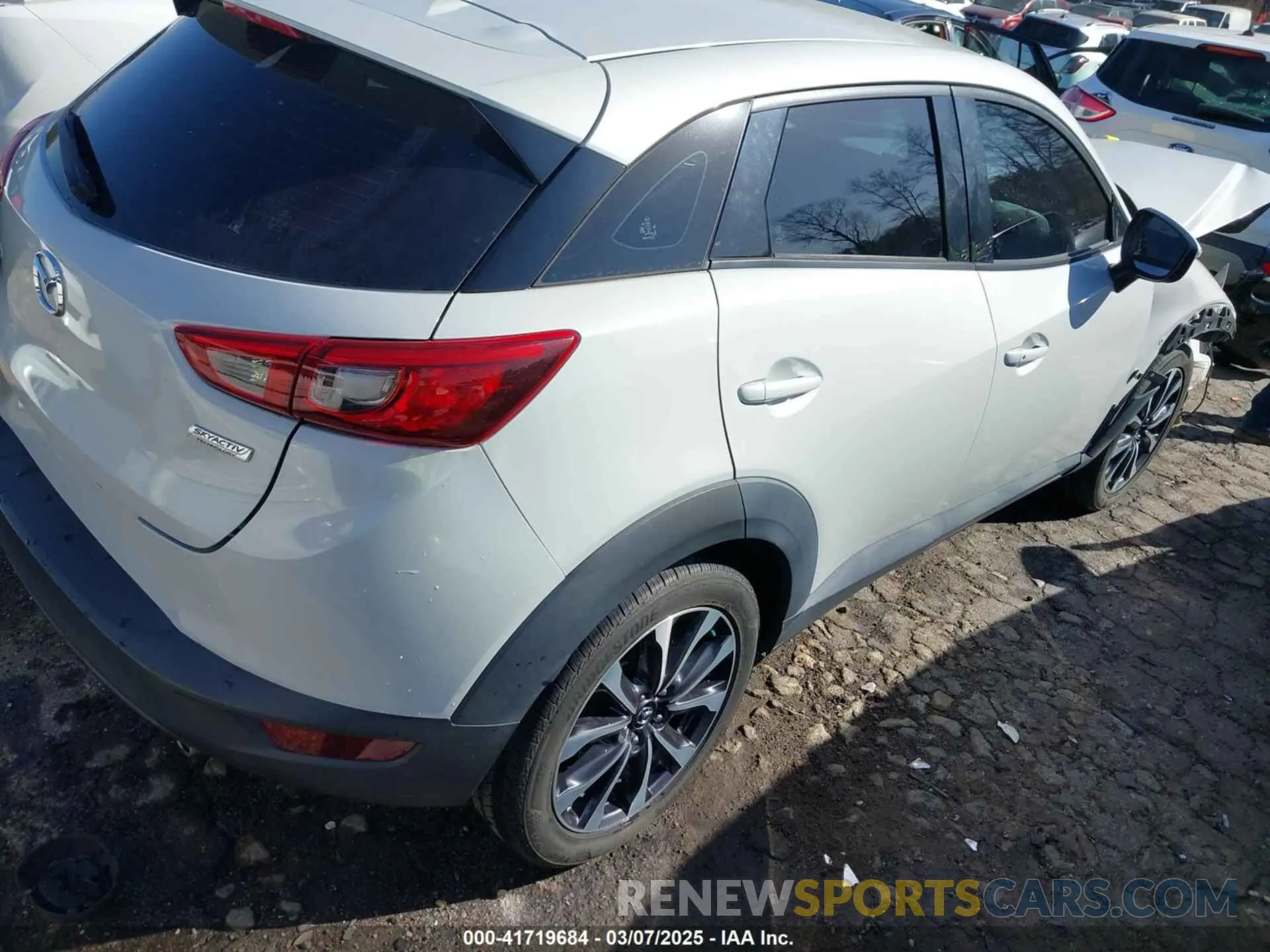 4 Photograph of a damaged car JM1DKDC70K1406403 MAZDA CX-3 2019