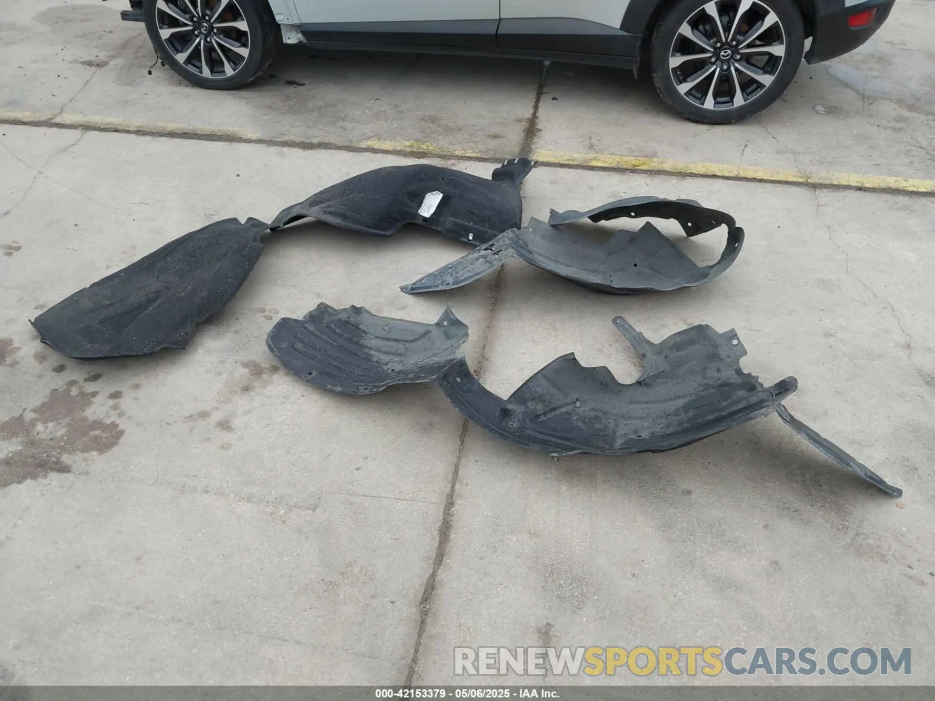 18 Photograph of a damaged car JM1DKDC71K1420987 MAZDA CX-3 2019