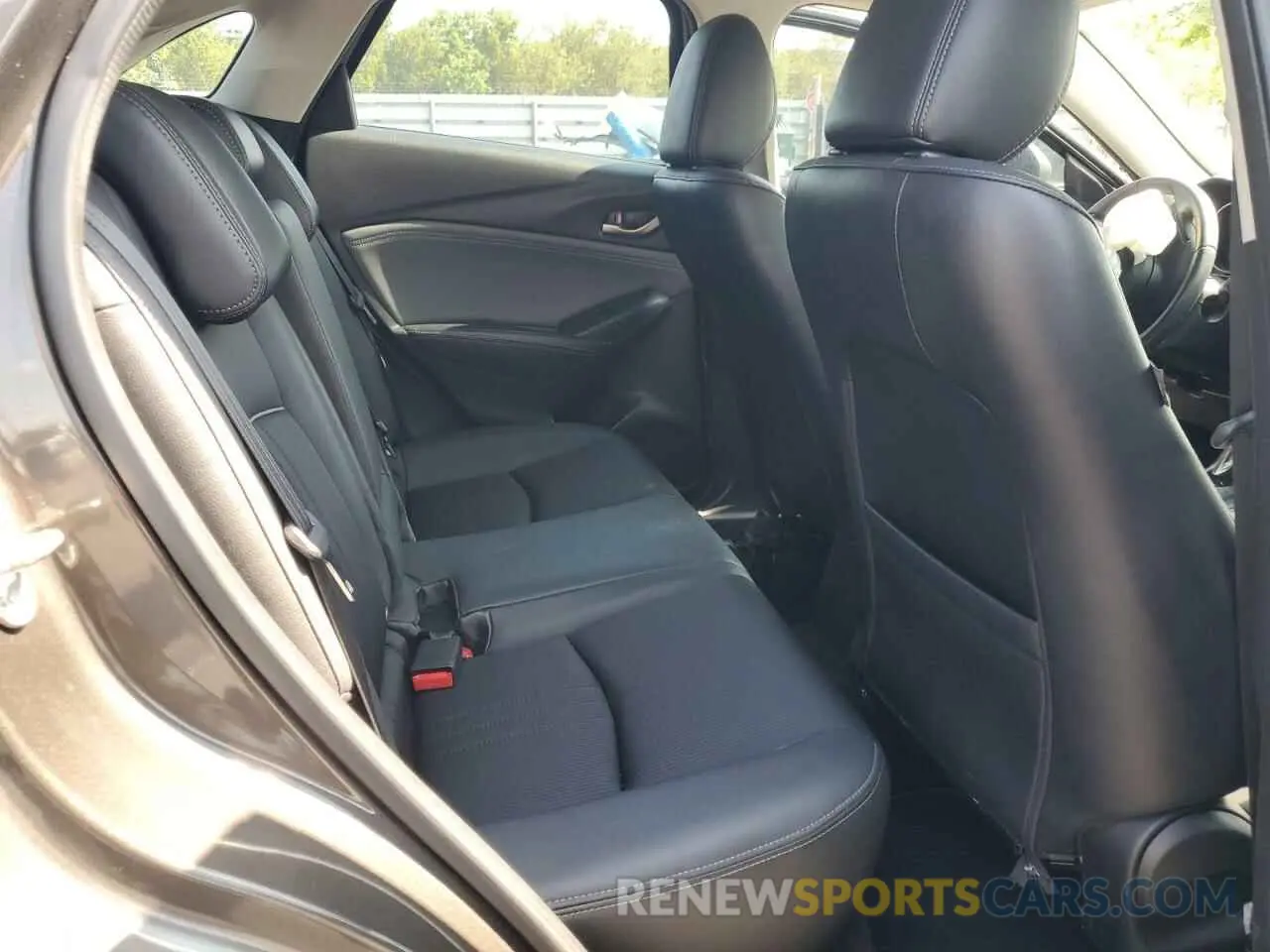 10 Photograph of a damaged car JM1DKDC73K1406427 MAZDA CX-3 2019