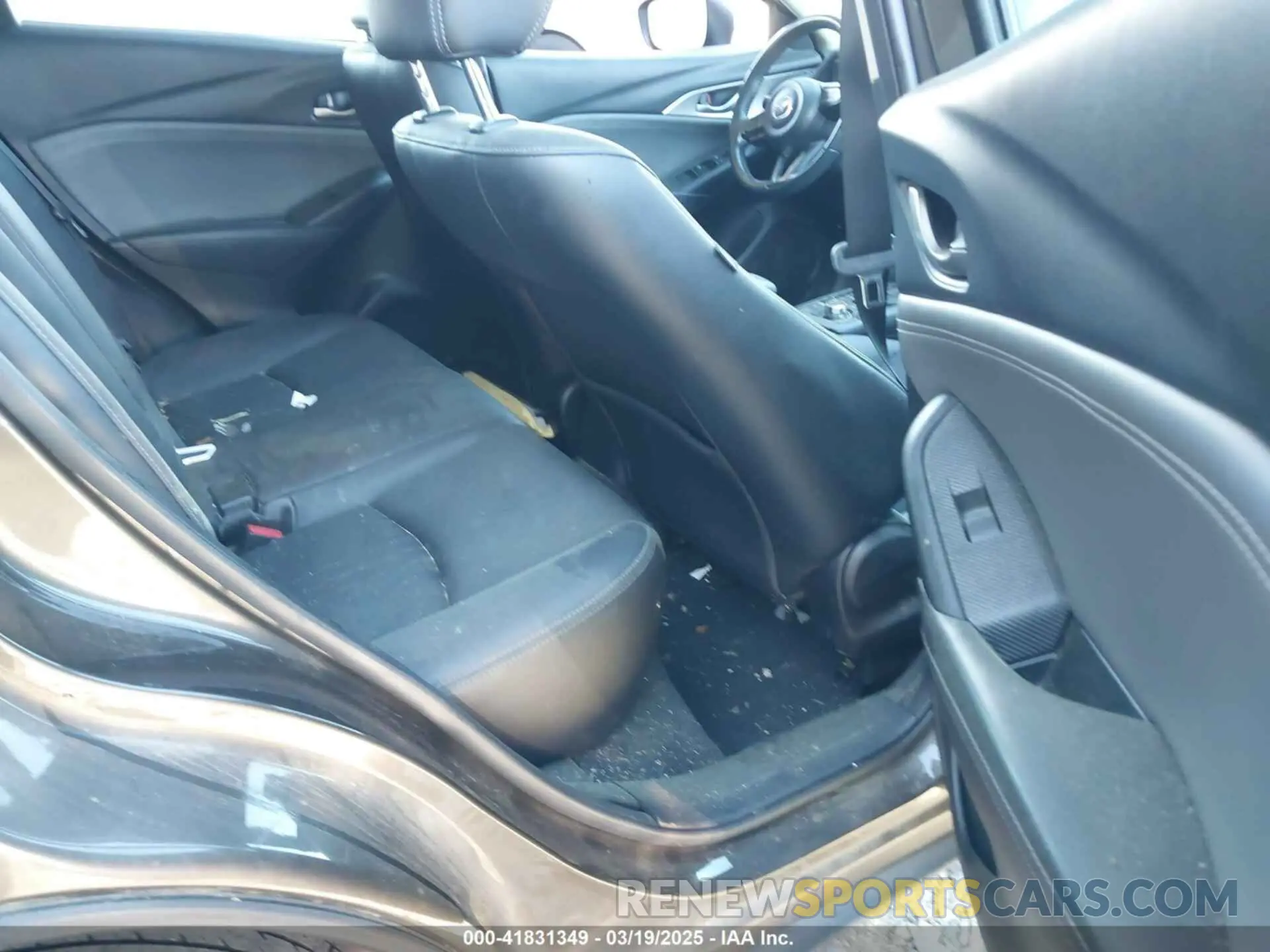 8 Photograph of a damaged car JM1DKDC76K0404001 MAZDA CX-3 2019