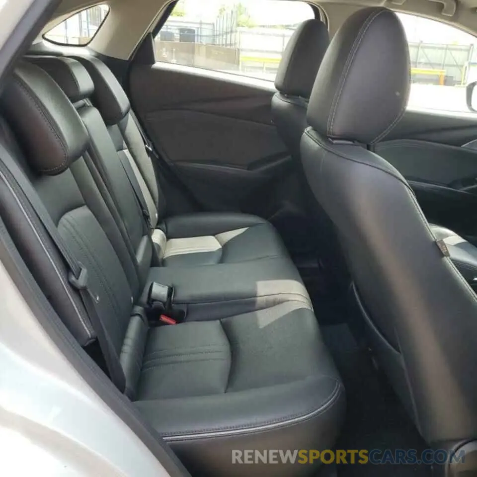 10 Photograph of a damaged car JM1DKDD78K0402295 MAZDA CX-3 2019