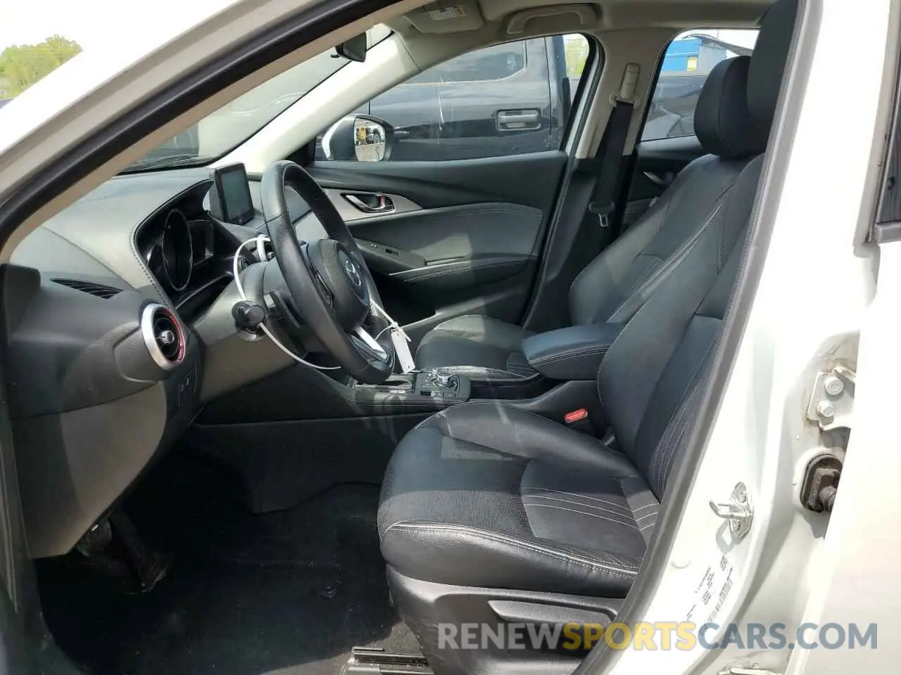 7 Photograph of a damaged car JM1DKDD78K0402295 MAZDA CX-3 2019