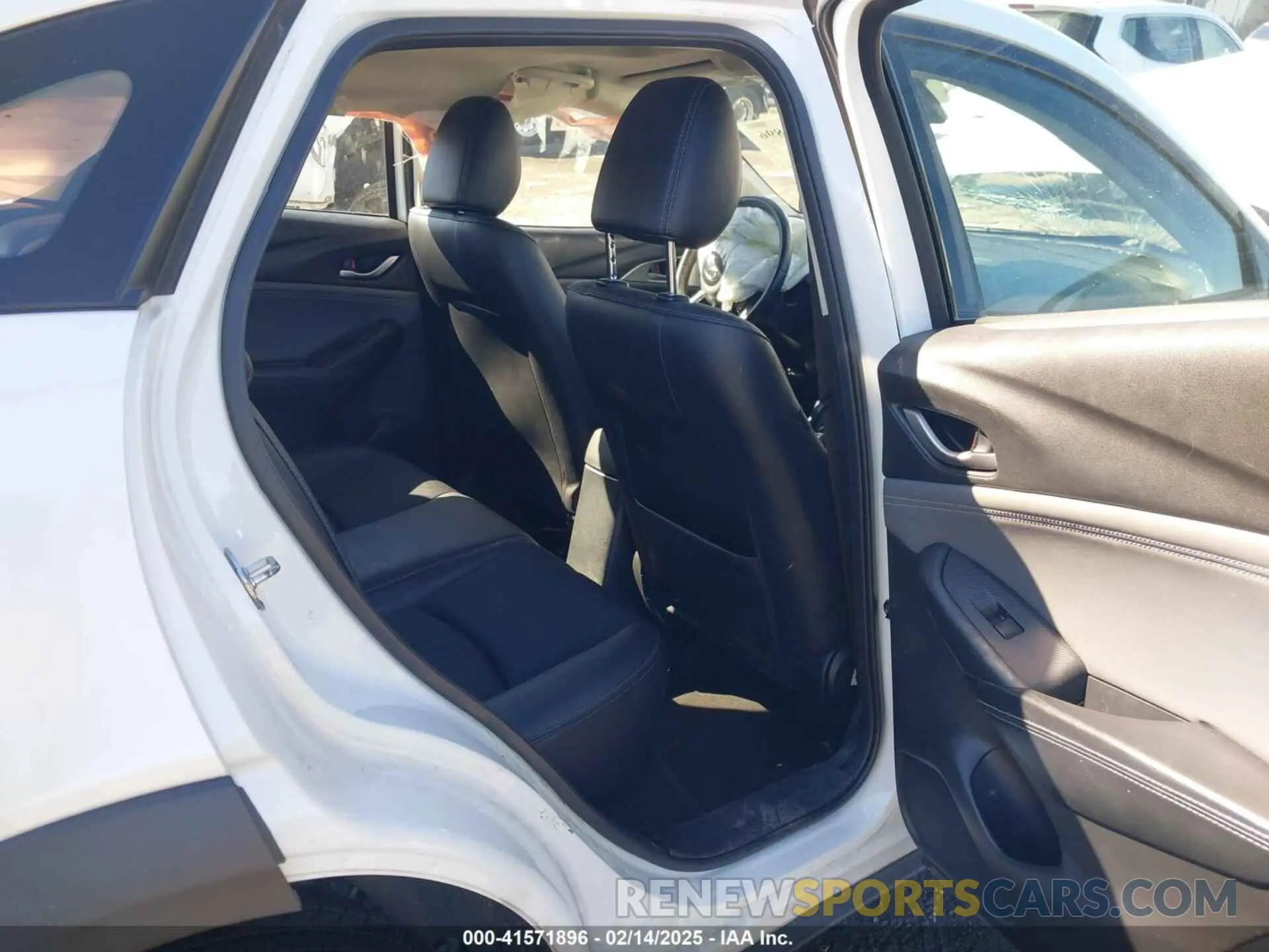 8 Photograph of a damaged car JM1DKFC70K0428242 MAZDA CX-3 2019