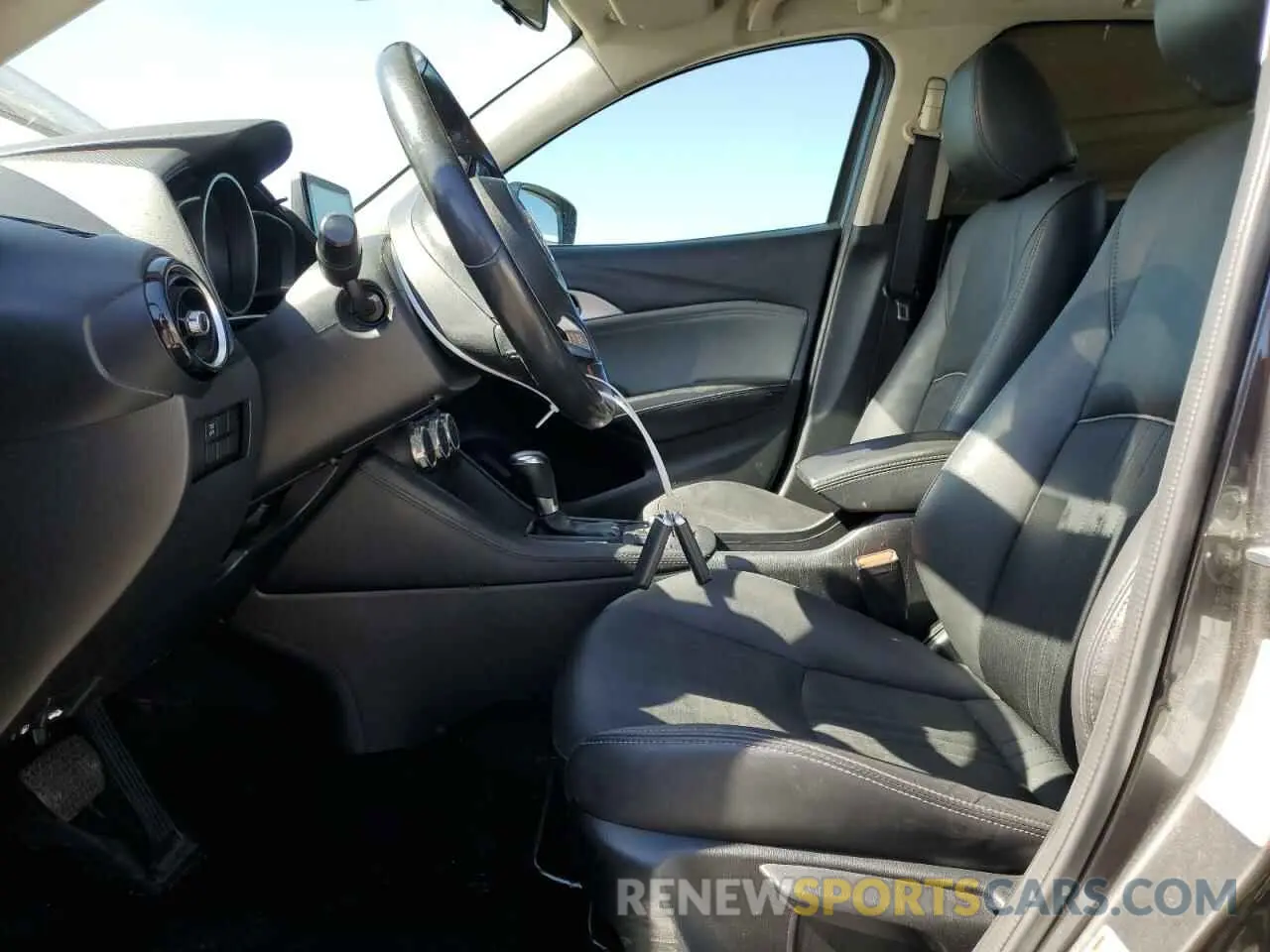 7 Photograph of a damaged car JM1DKFC72K0430266 MAZDA CX-3 2019