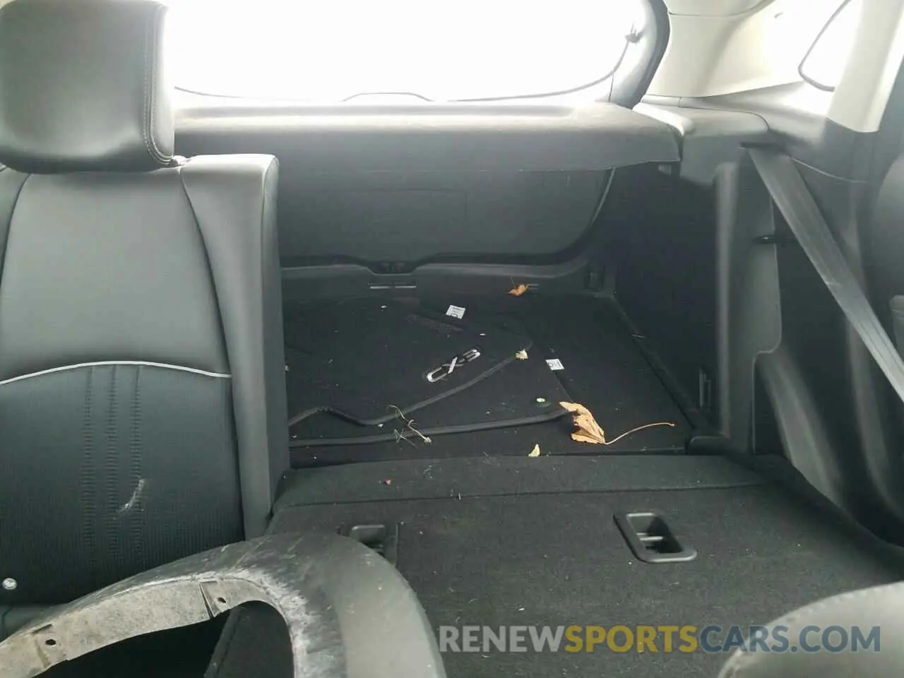 10 Photograph of a damaged car JM1DKFC74K1455843 MAZDA CX-3 2019