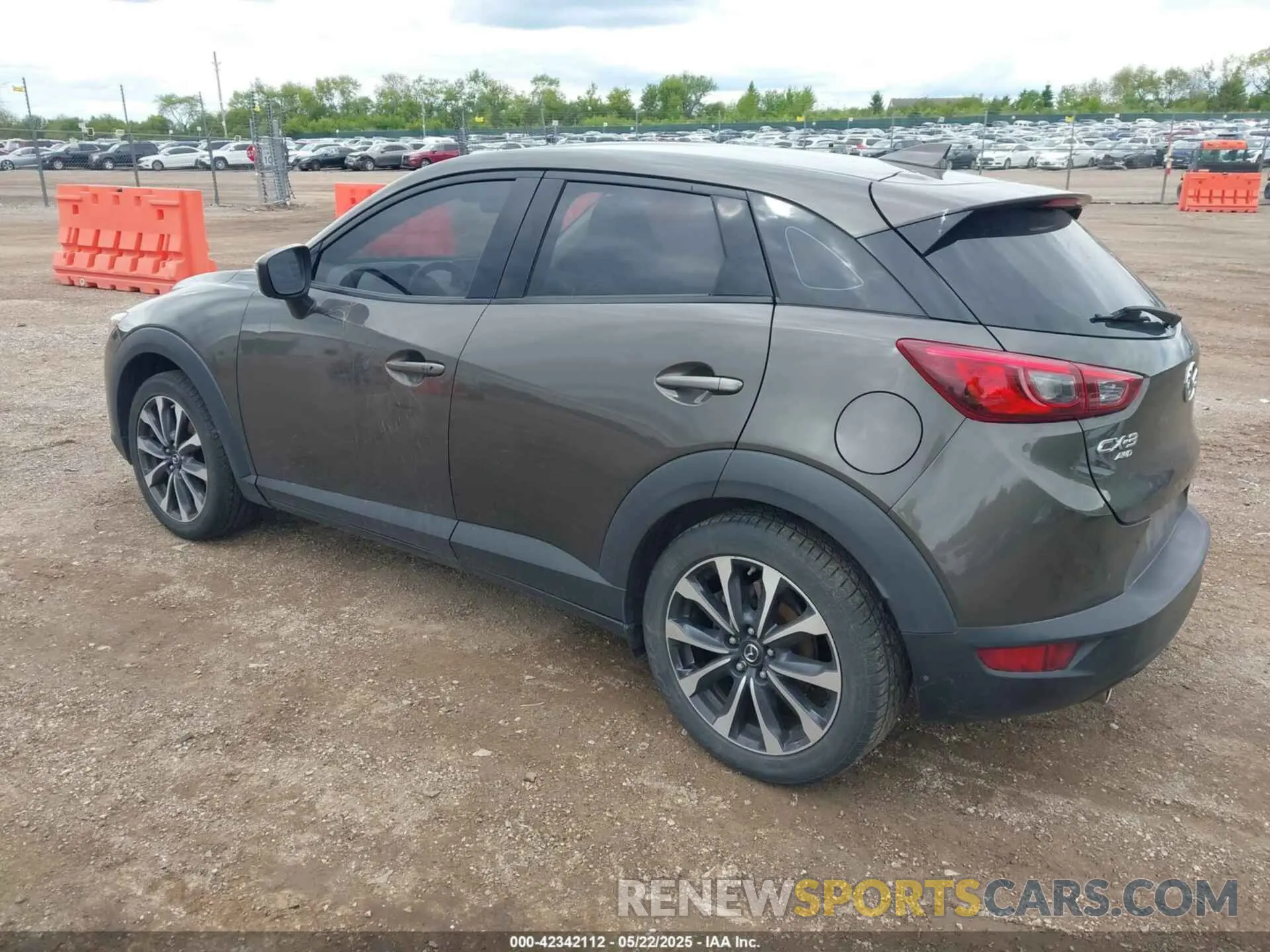 3 Photograph of a damaged car JM1DKFC7XK0408029 MAZDA CX-3 2019