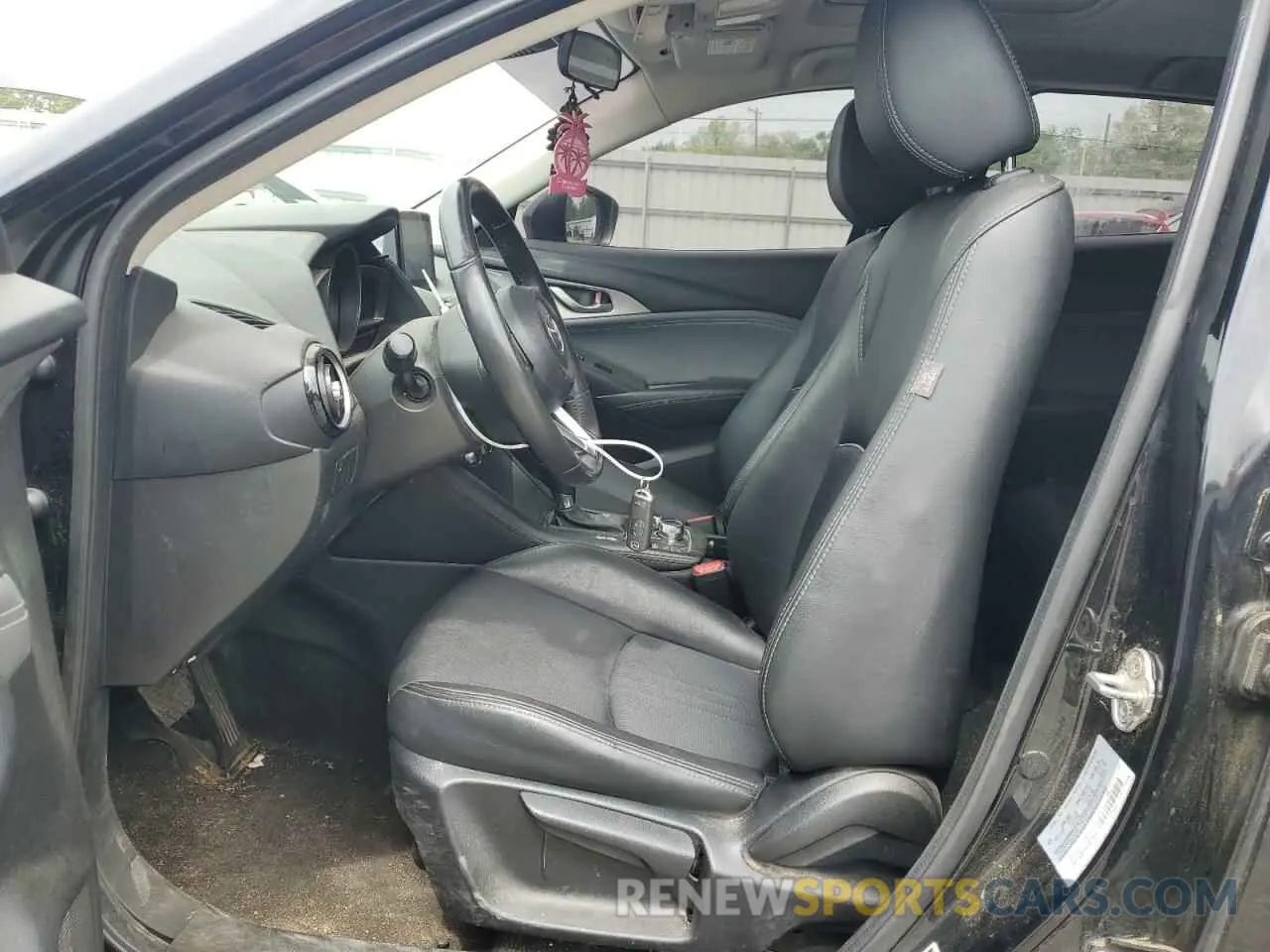 7 Photograph of a damaged car JM1DKFC7XK1400183 MAZDA CX-3 2019