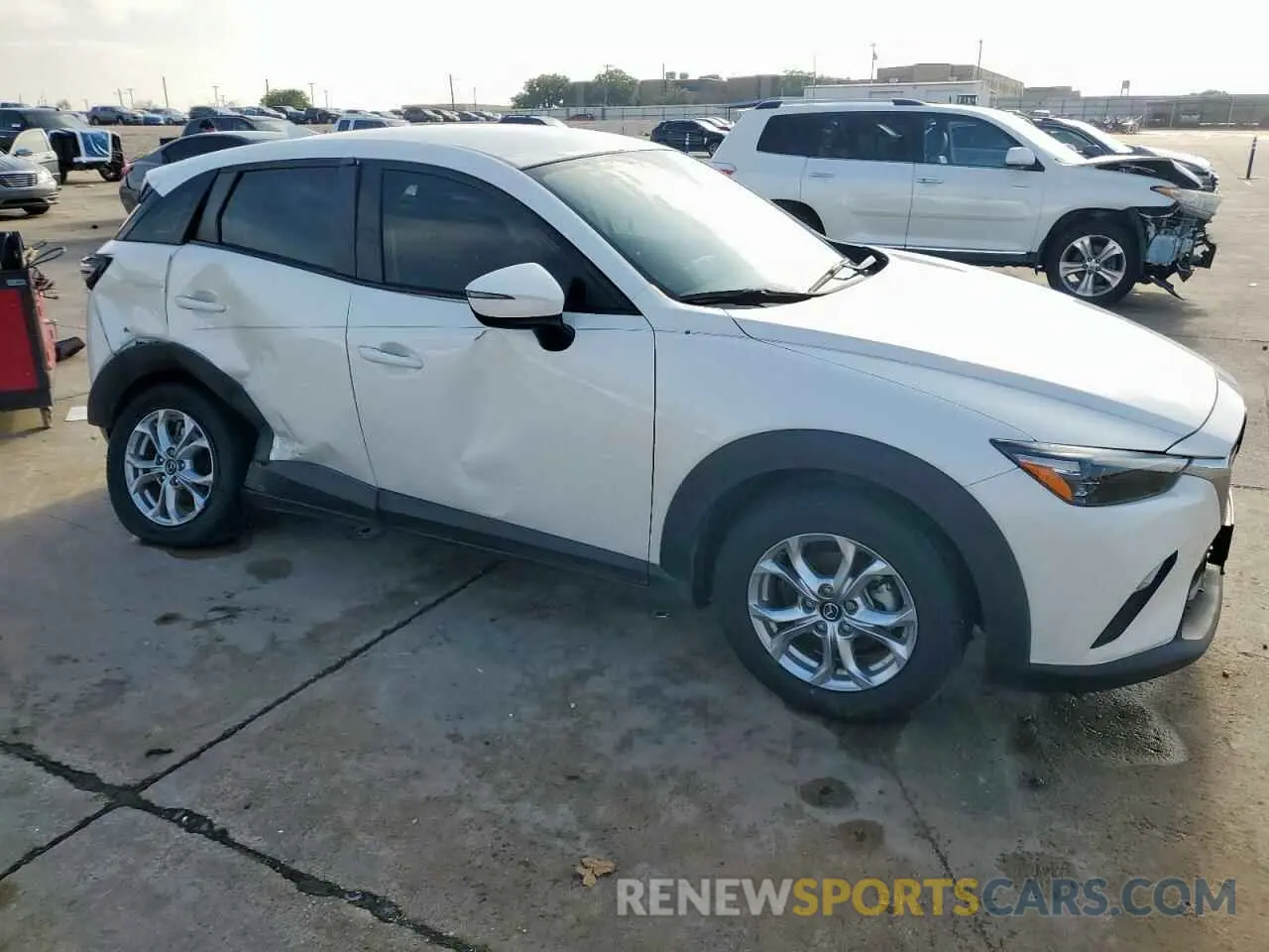 4 Photograph of a damaged car JM1DKDB76L1473803 MAZDA CX-3 2020