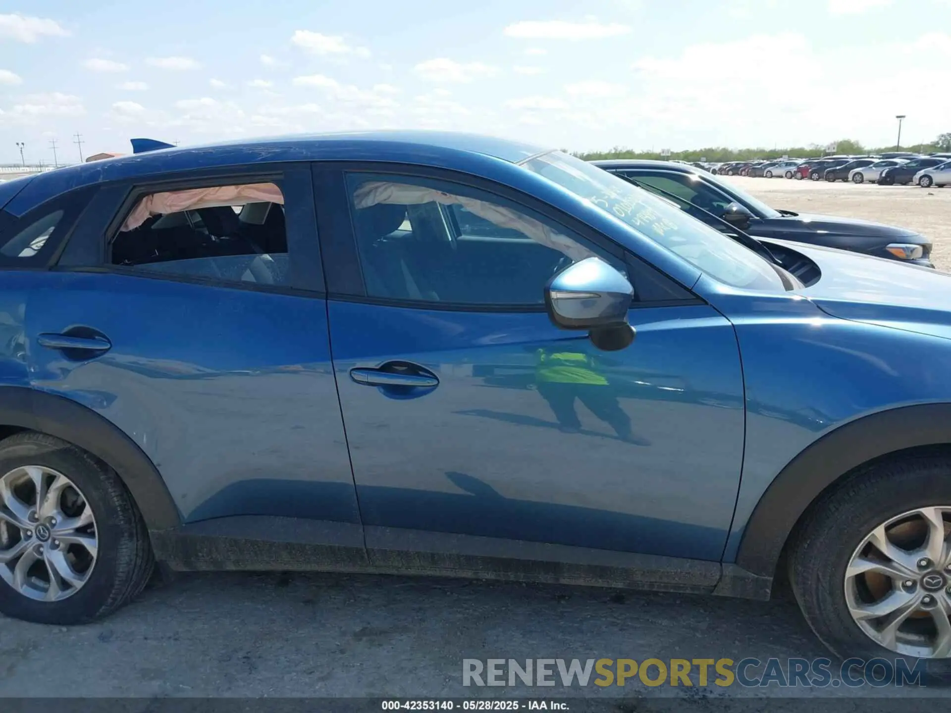12 Photograph of a damaged car JM1DKFB74L1474895 MAZDA CX-3 2020