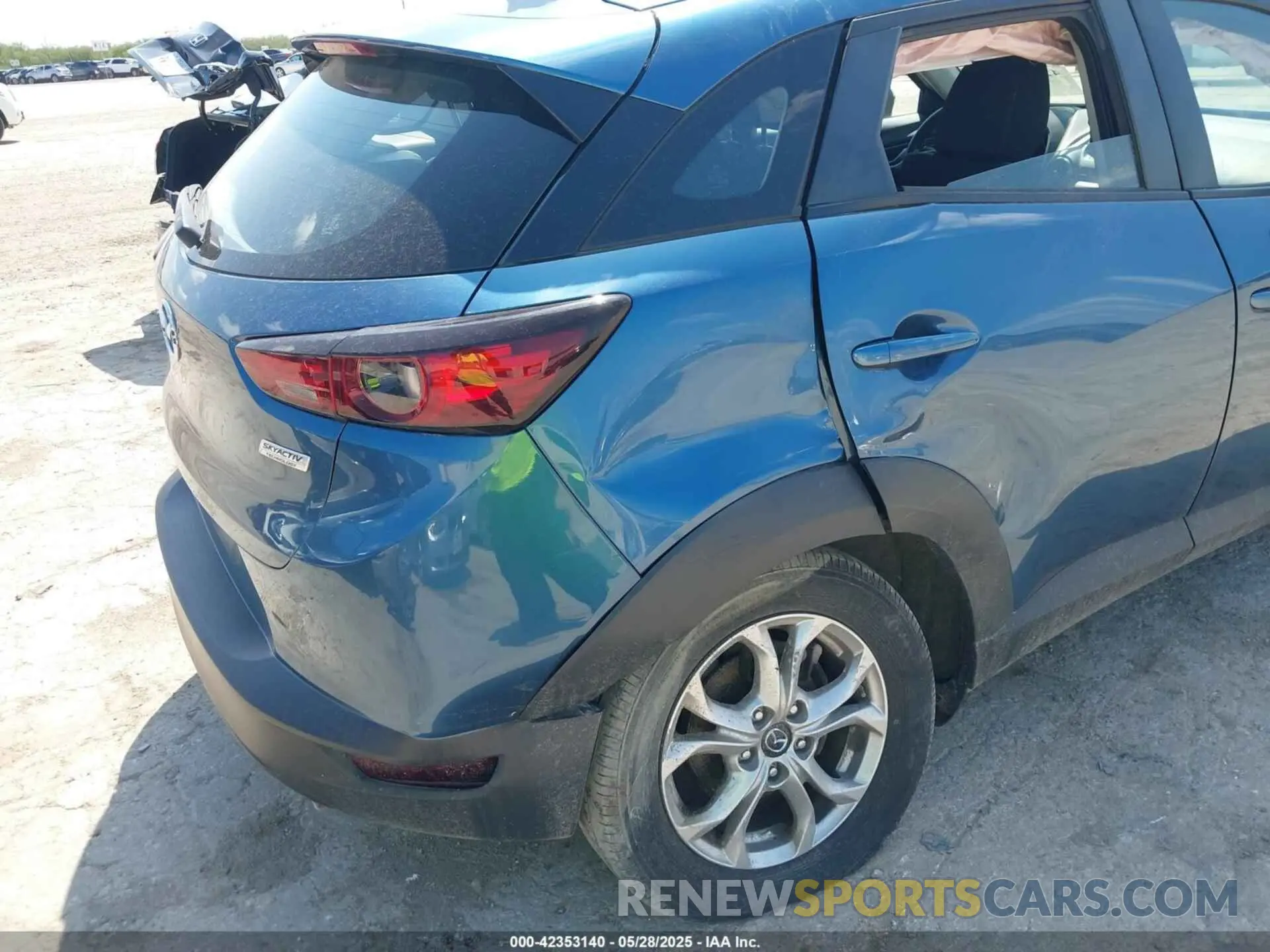 6 Photograph of a damaged car JM1DKFB74L1474895 MAZDA CX-3 2020